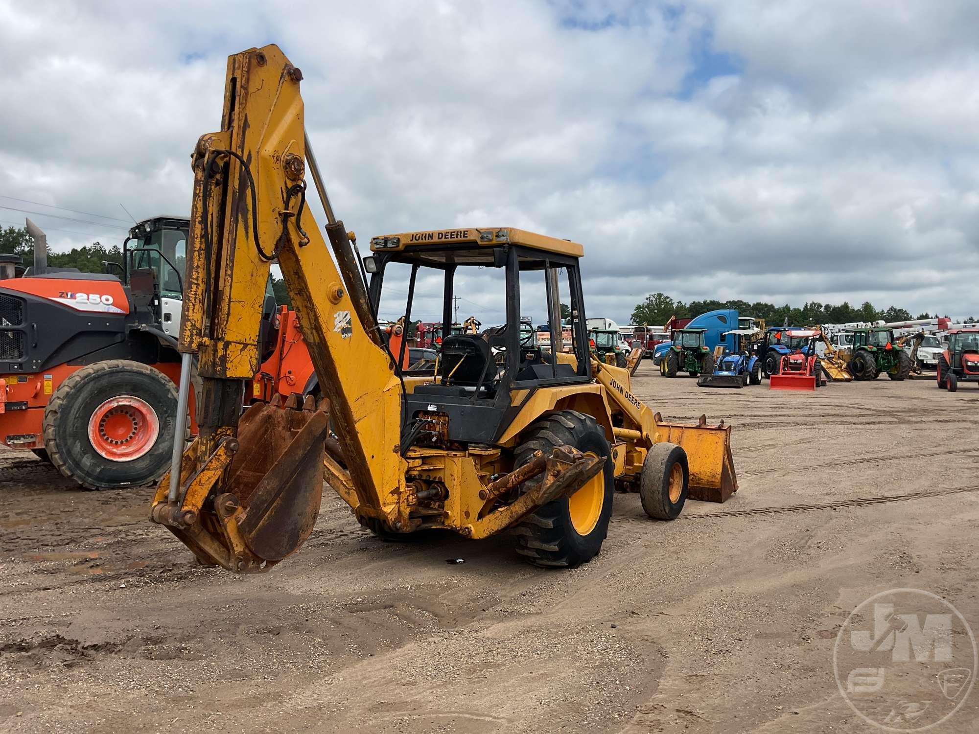 DEERE 310C LOADER BACKHOE SN: T0310CA759300