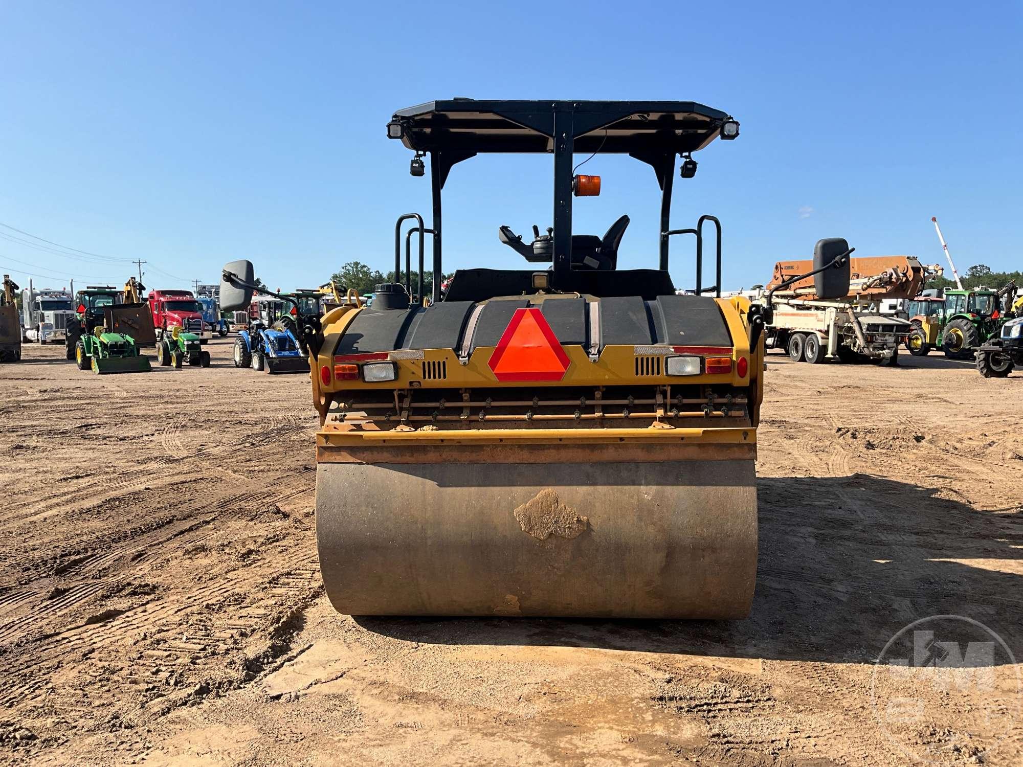 2017 CATERPILLAR CB66B TANDEM VIBRATORY ROLLER SN: CATCB66BTB660027