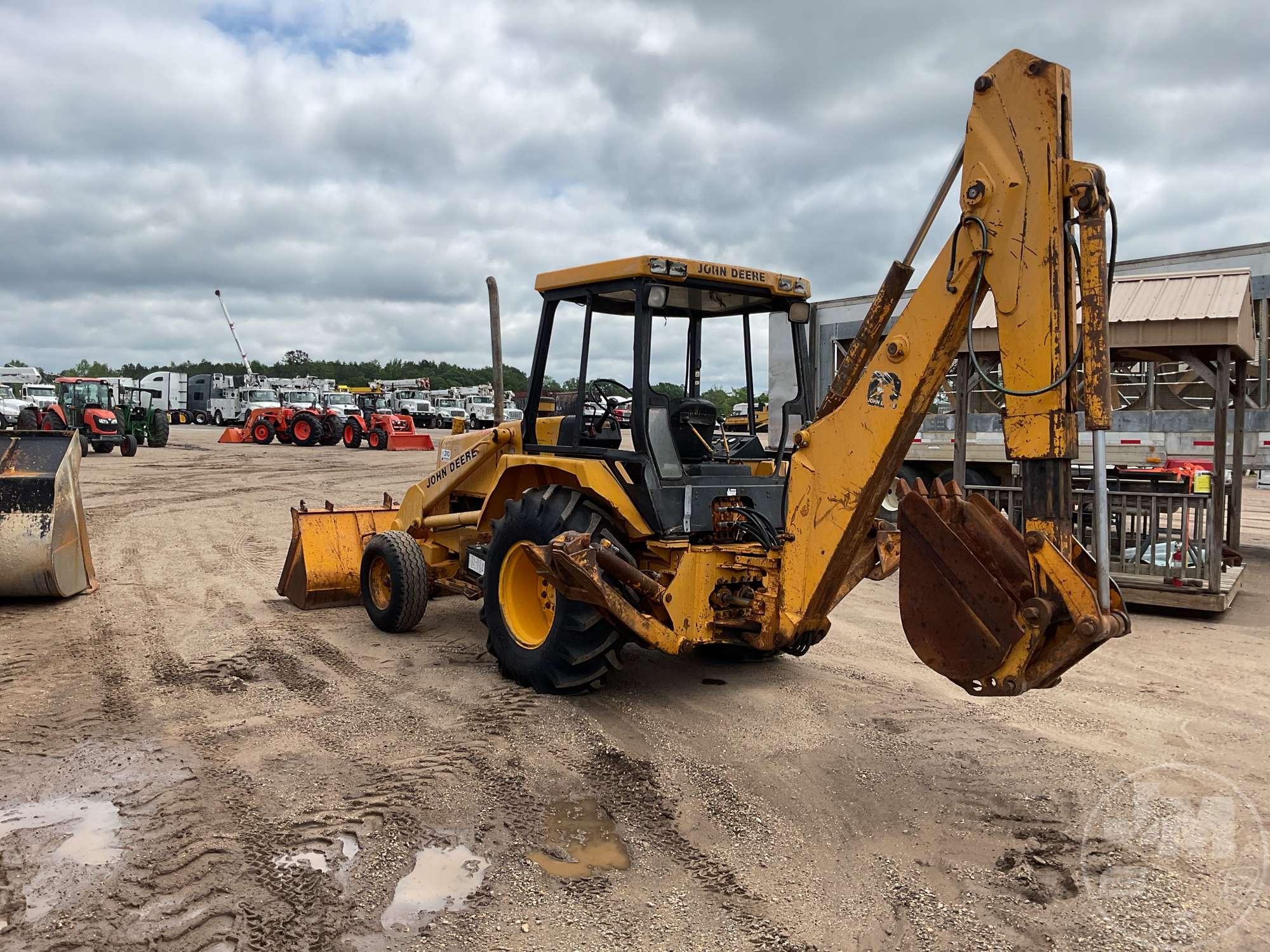 DEERE 310C LOADER BACKHOE SN: T0310CA759300