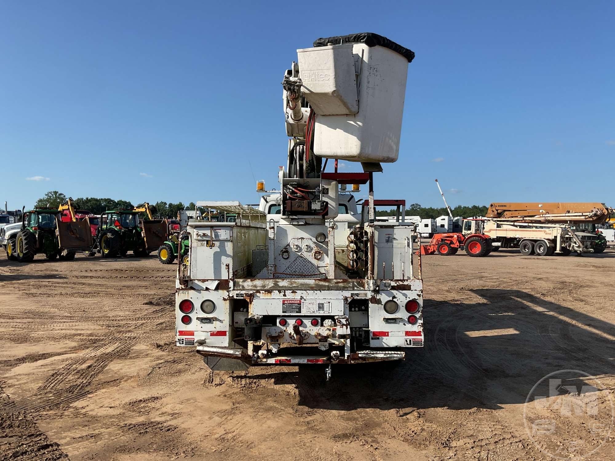 2005 FREIGHTLINER  BUSINESS CLASS M2 S/A BUCKET TRUCK ALTEC VIN: 1FVACYDC55HV03034