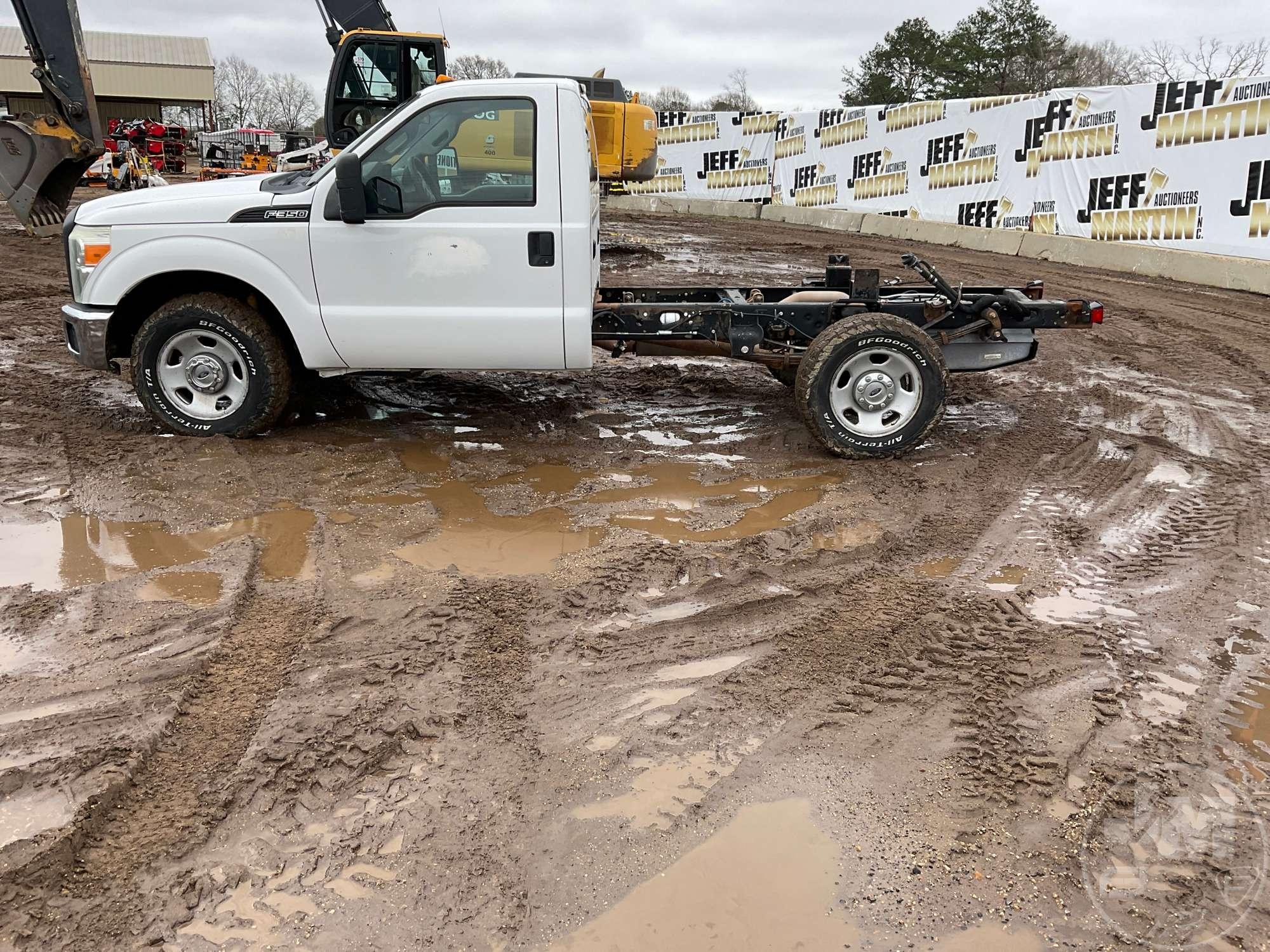 2012 FORD F-350XL SD SINGLE AXLE VIN: 1FDEF3E65CEC71187 CAB & CHASSIS