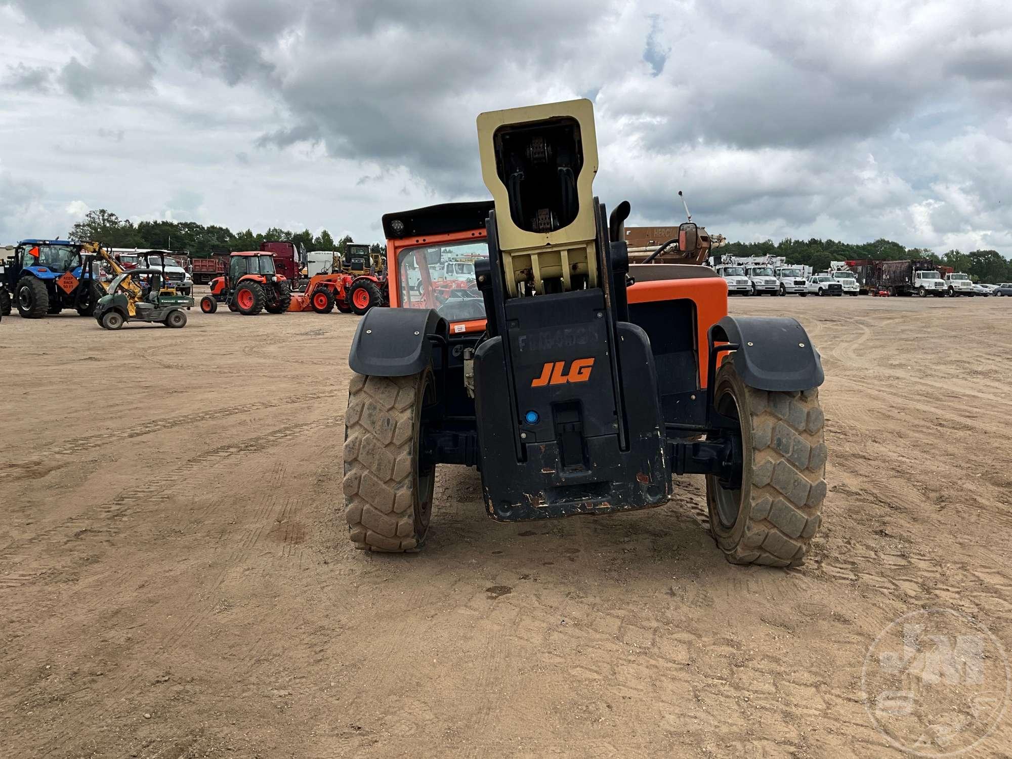 2015 JLG 1055 TELESCOPIC FORKLIFT SN: 0160071723