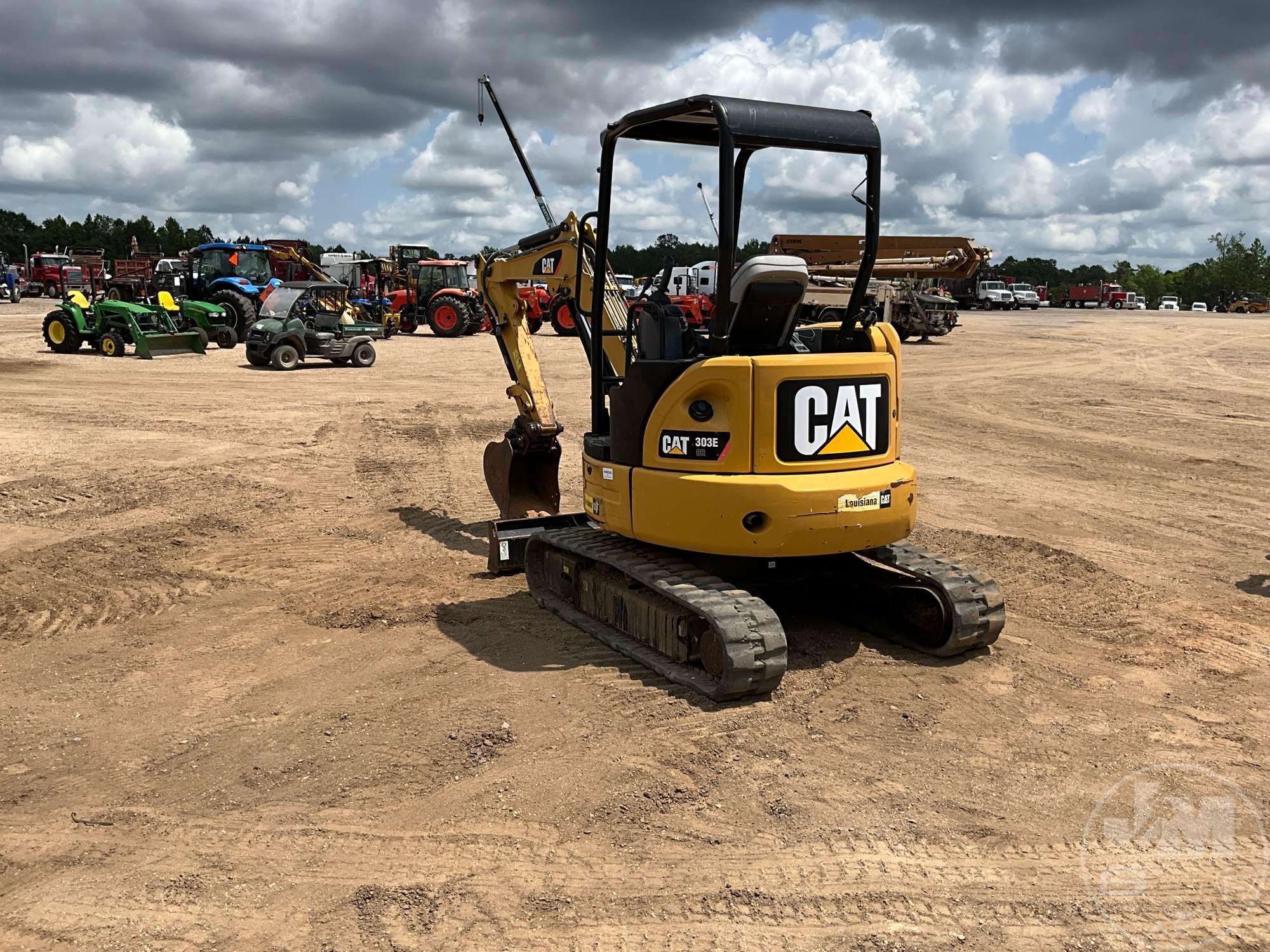 2015 CATERPILLAR 303ECR MINI EXCAVATOR SN: HHM00380