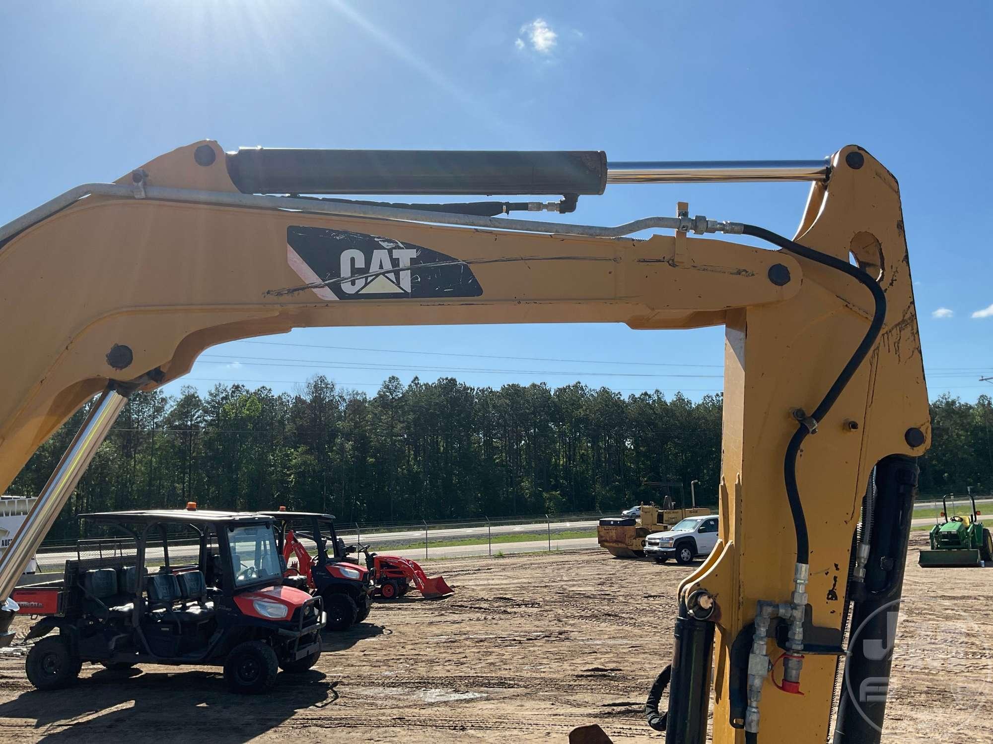 CATERPILLAR 305.5E2CR MINI EXCAVATOR SN: EJX00616