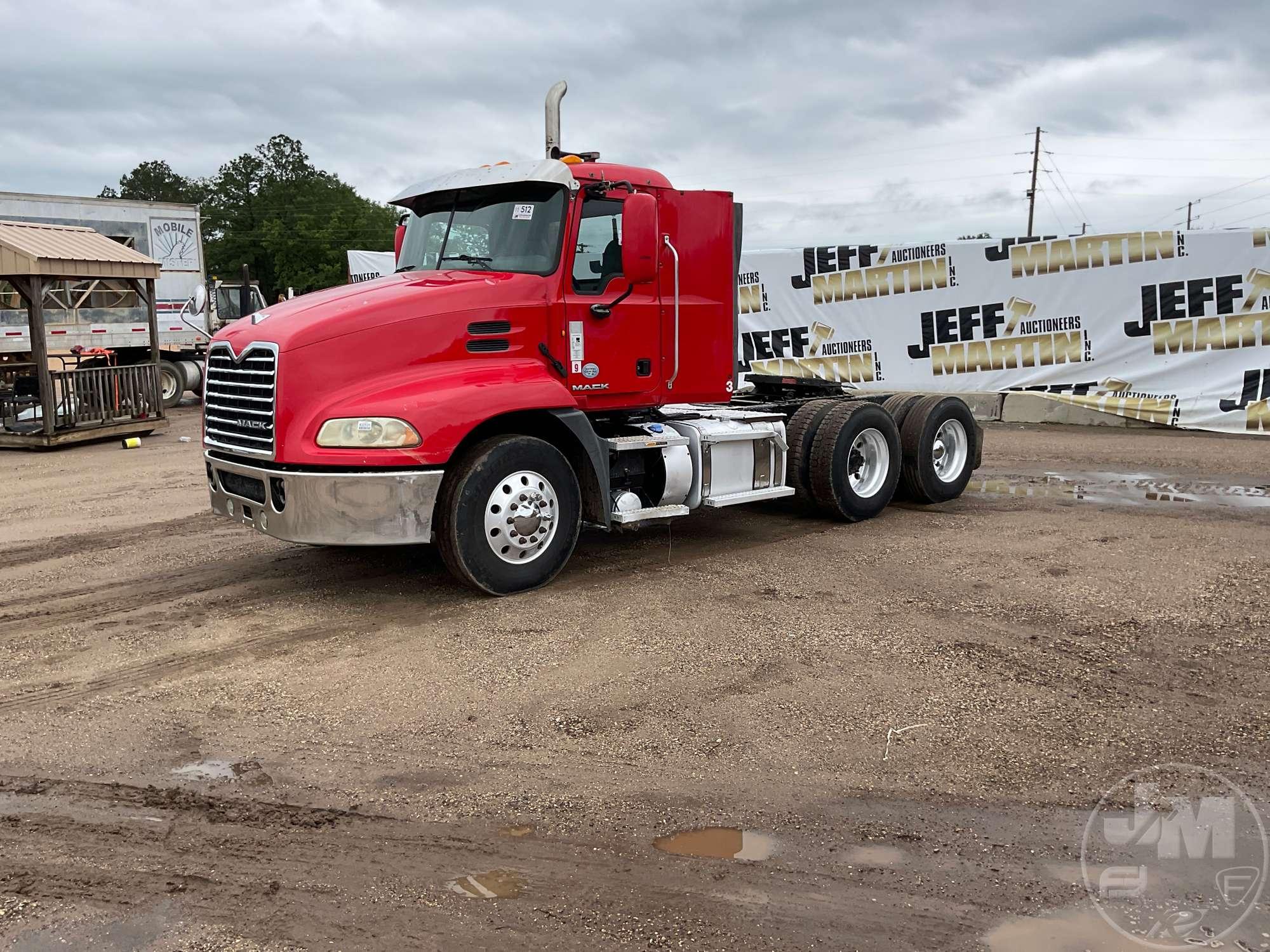 2013 MACK  CXU613 TANDEM AXLE DAY CAB TRUCK TRACTOR VIN: 1M1AW09YODM036071