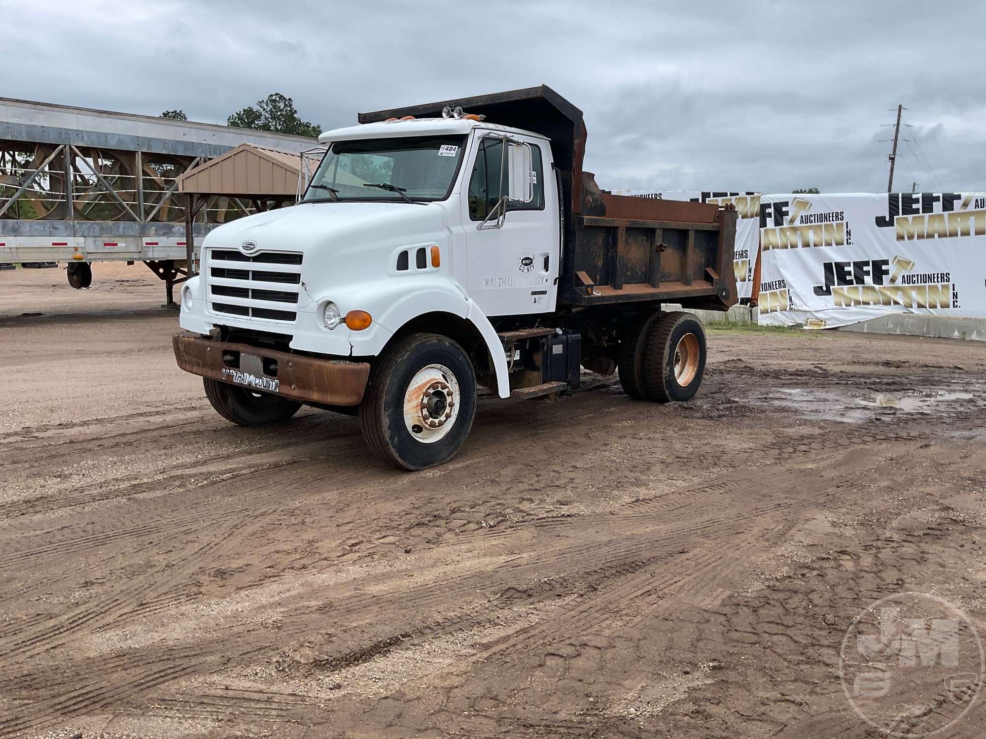 2000 STERLING SINGLE AXLE DUMP TRUCK VIN: 2FZHAJAA1YAF94424