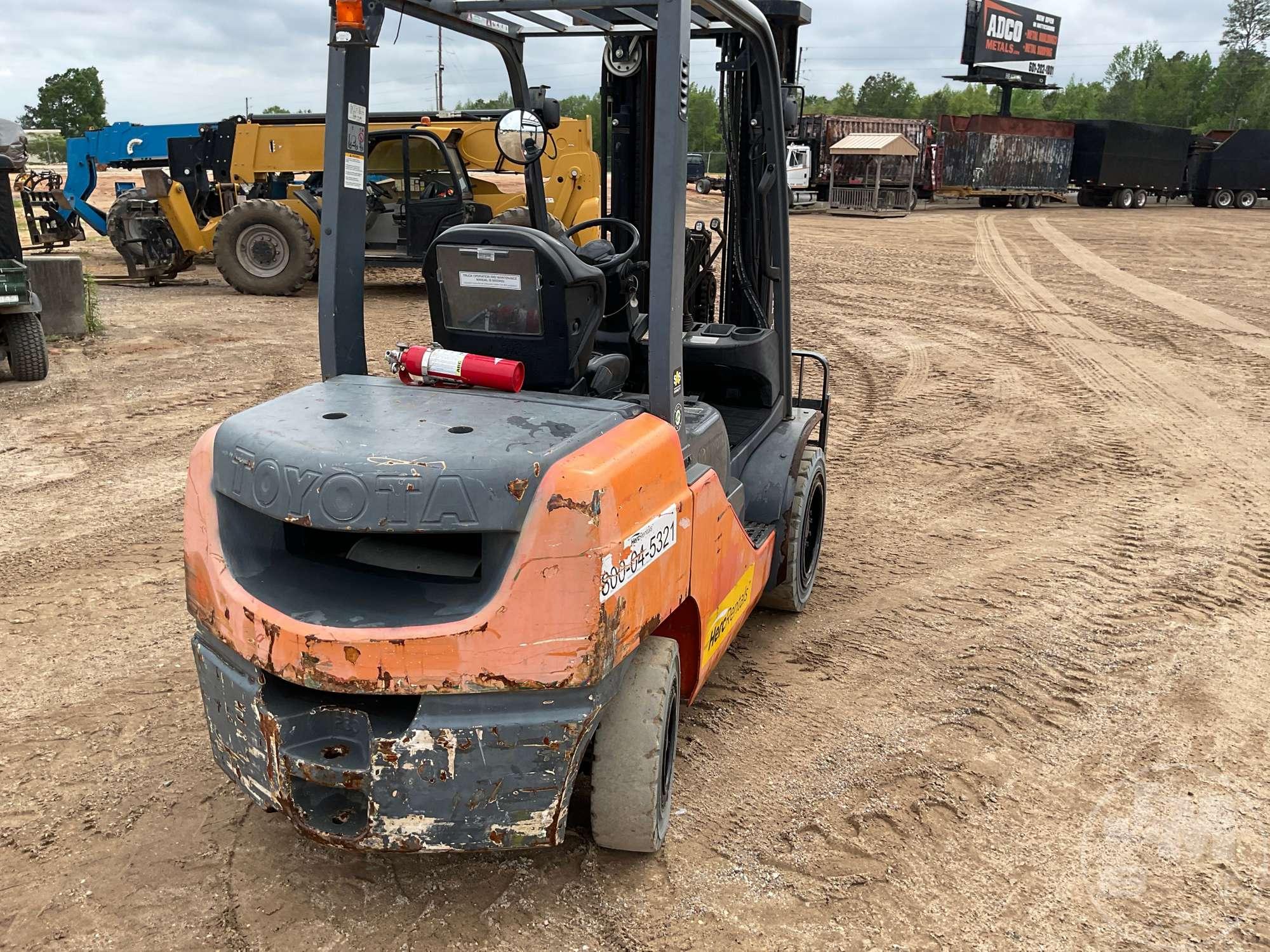 2015 TOYOTA 8FGU30 PNEUMATIC TIRE FORKLIFT SN: 60602