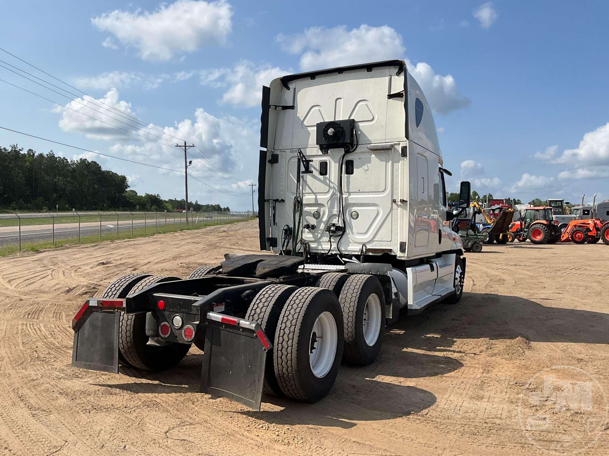 2014 FREIGHTLINER CASCADIA TANDEM AXLE TRUCK TRACTOR VIN: 3AKJGLD6XESFS1037