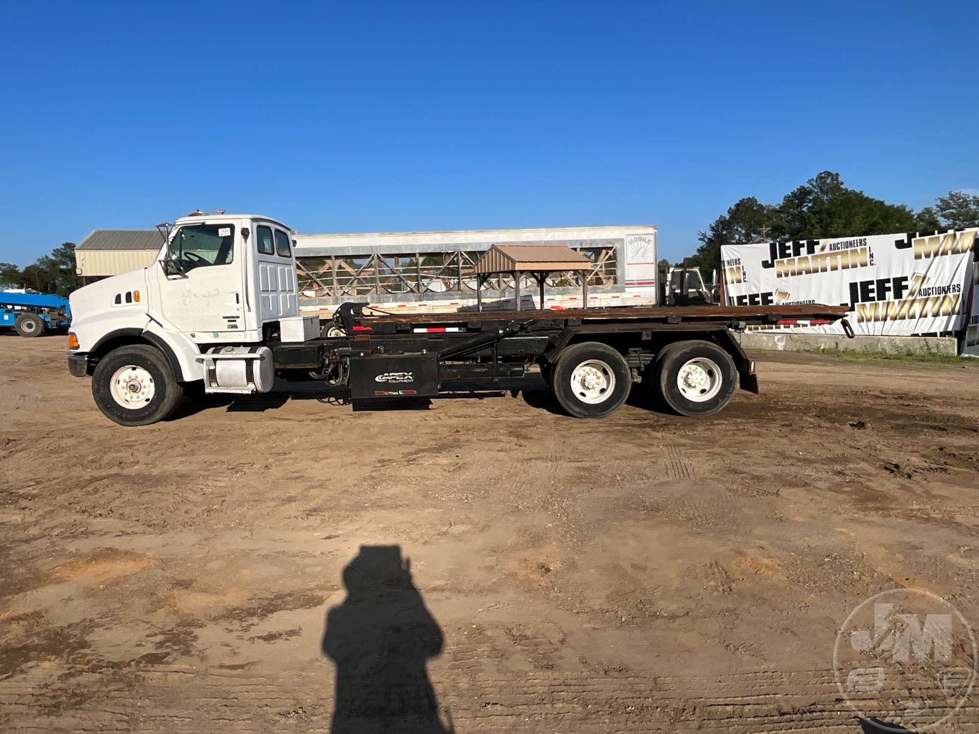 2006 STERLING TRUCK L9500 SERIES T/A ROLL OFF TRUCK VIN: 2FZHAZCV76AV04928