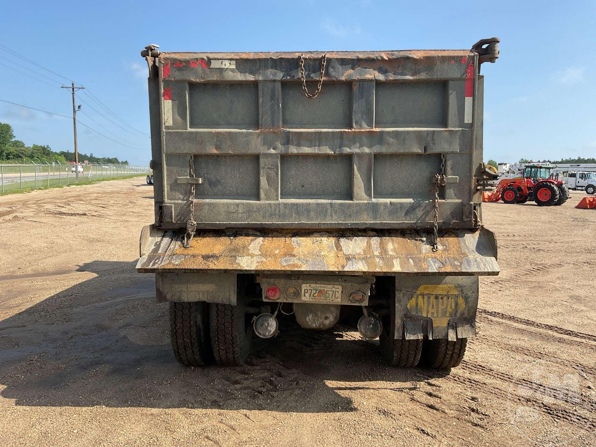 1996 INTERNATIONAL 9200 TANDEM AXLE DUMP TRUCK VIN: 2HSFMAMRXTC067805