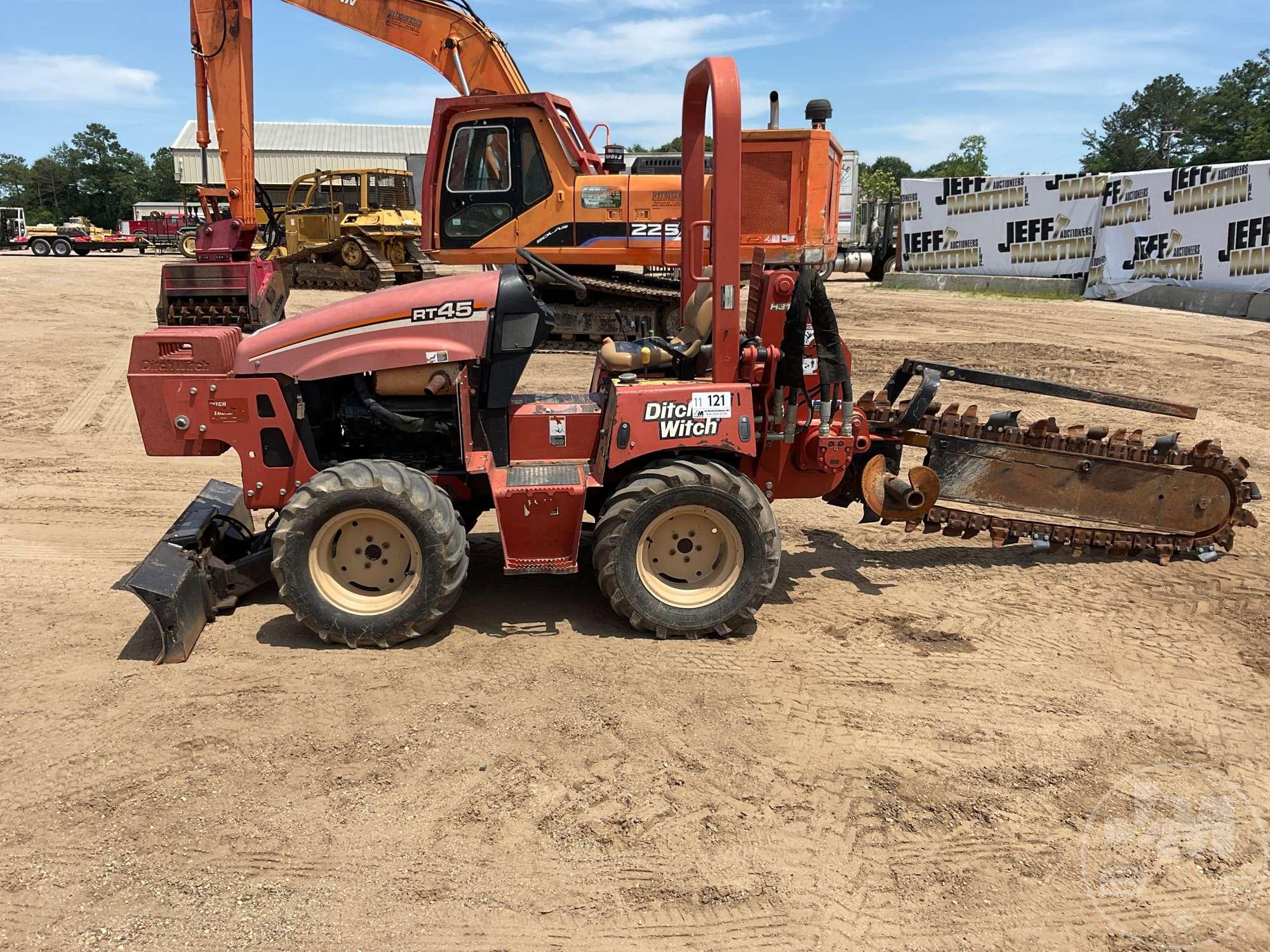 DITCH WITCH RT45 TRENCHER SN: CMWRT45XTD0001871