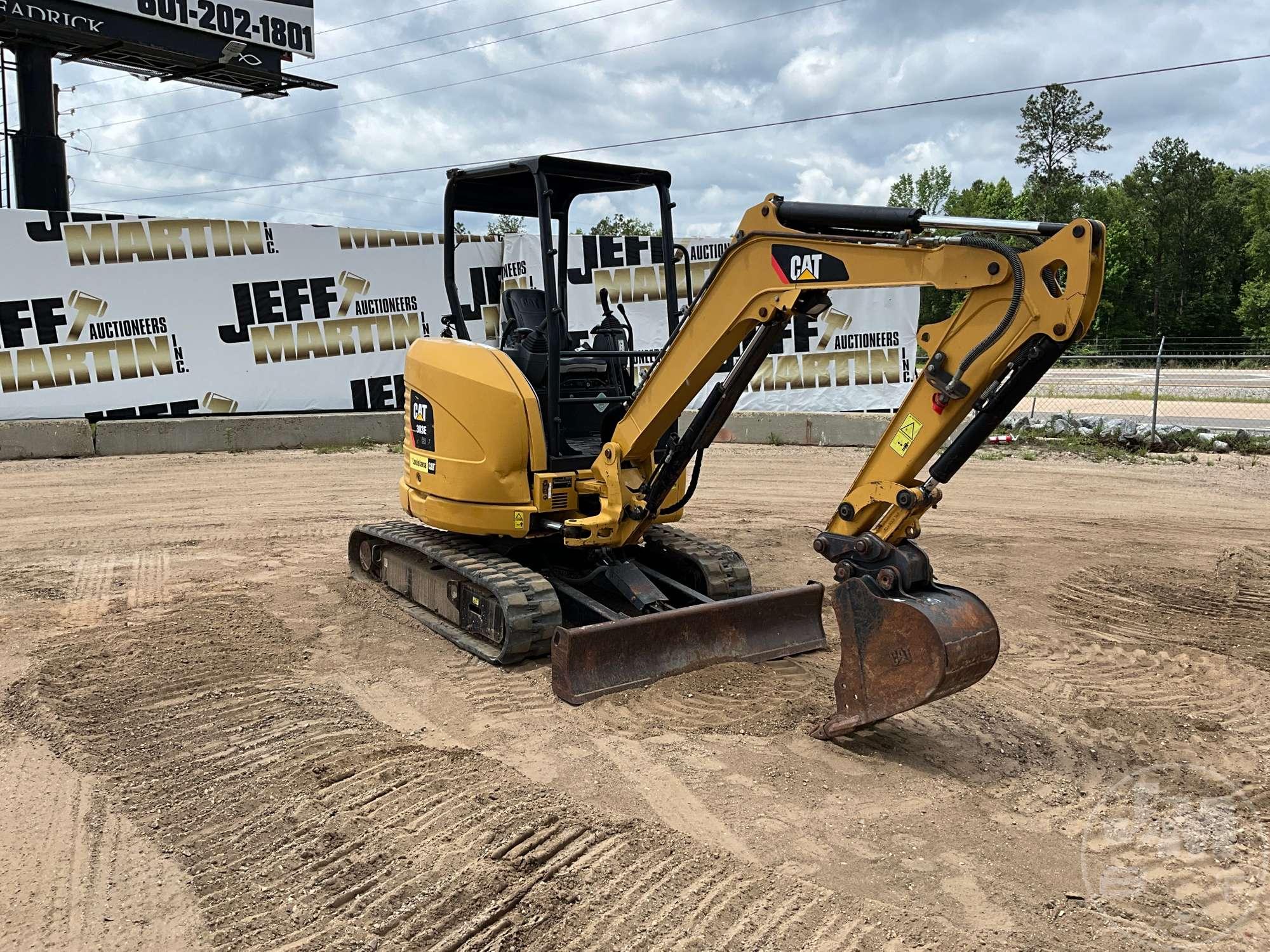 2015 CATERPILLAR 303ECR MINI EXCAVATOR SN: HHM00380