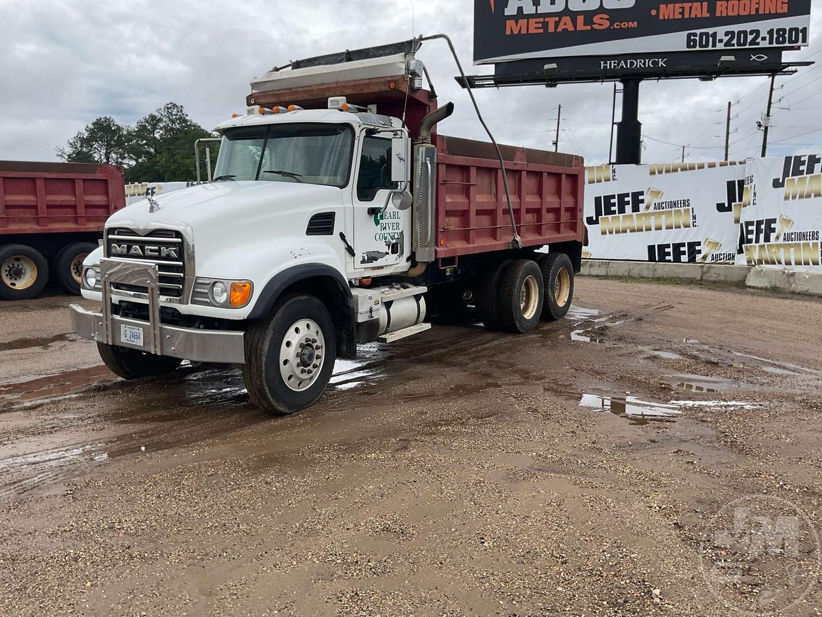 2003 MACK CV TANDEM AXLE DUMP TRUCK VIN: 1M2AG11C13M004582