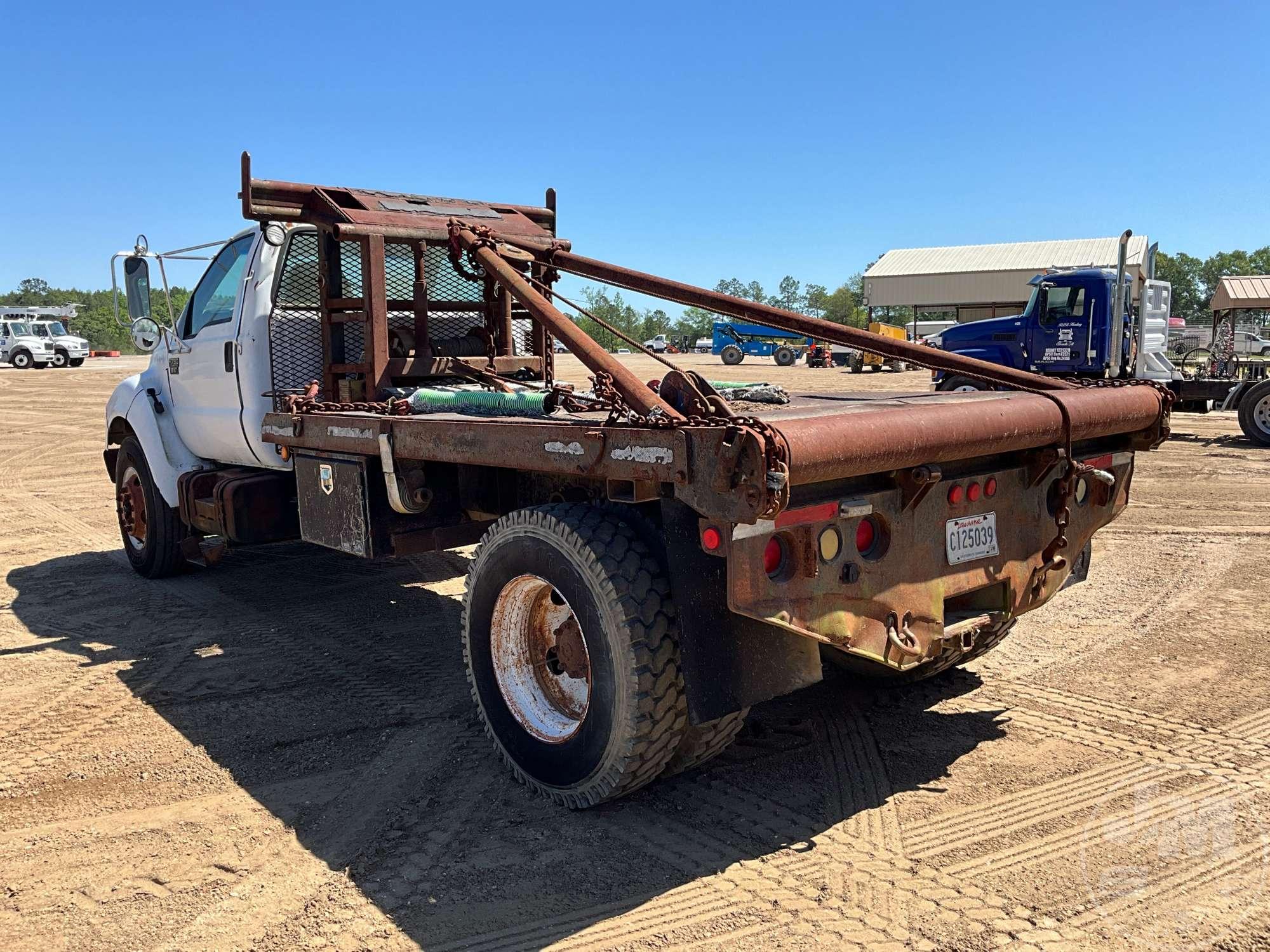 2000 FORD F-750 SUPER DUTY VIN: 3FDXF75R5YMA01520 S/A ROUSTABOUT TRUCK