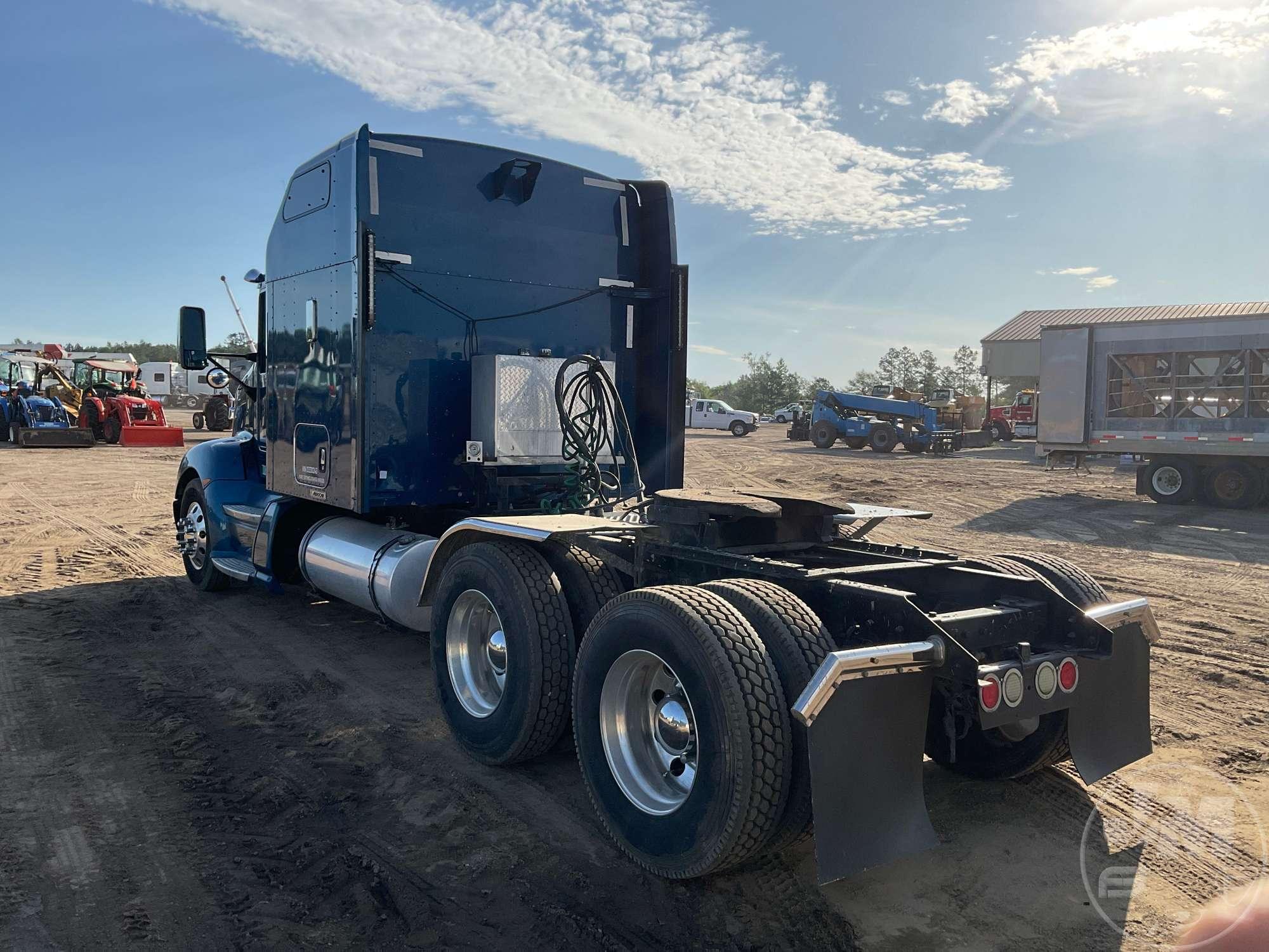 2013 KENWORTH T660 TANDEM AXLE TRUCK TRACTOR VIN: 1XKAD48X0DJ330243