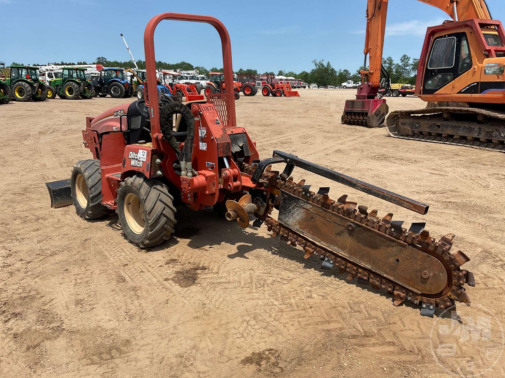 DITCH WITCH RT45 TRENCHER SN: CMWRT45XTD0001871