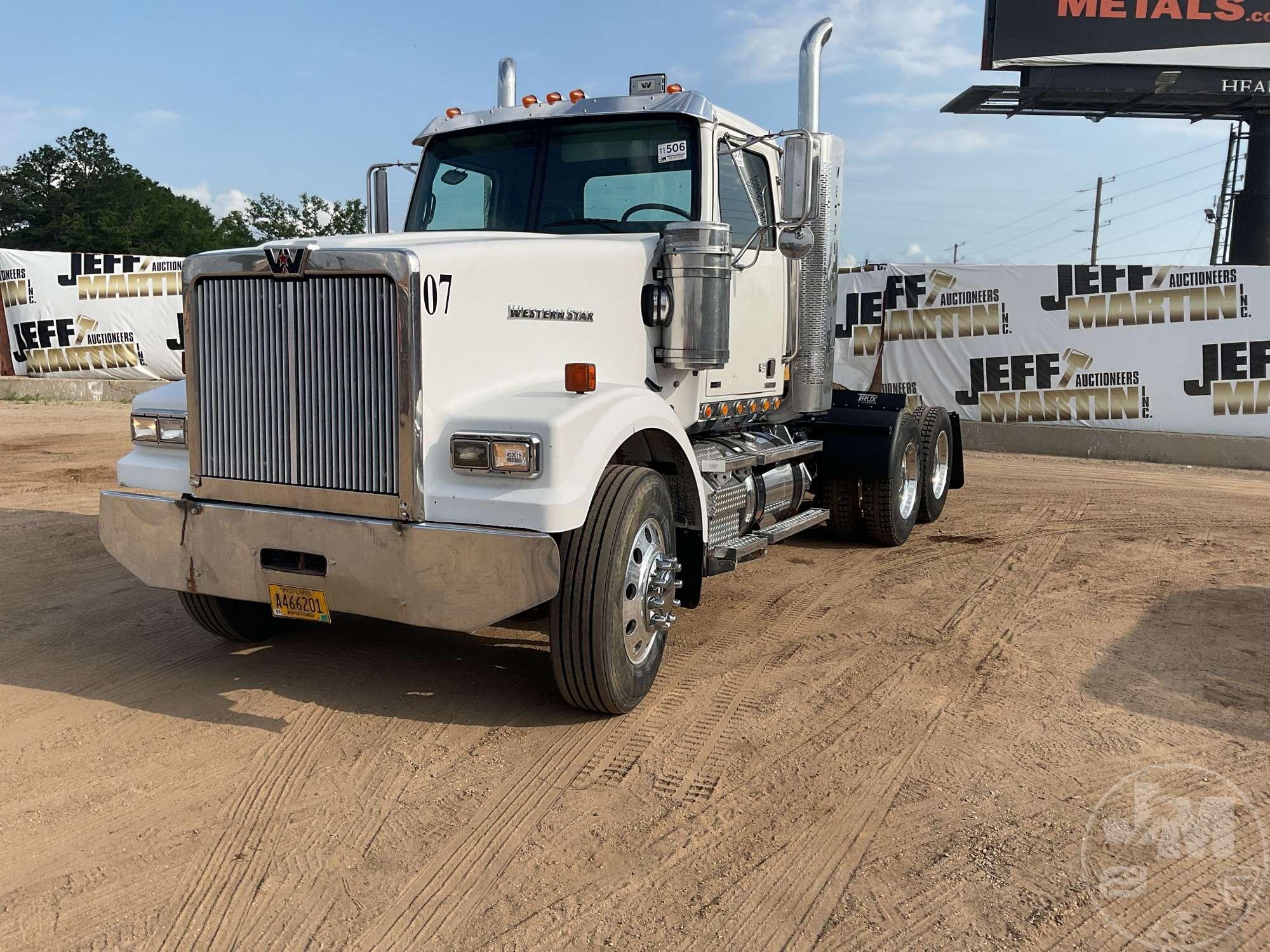 2013 WESTERN STAR 4900FA TANDEM AXLE DAY CAB TRUCK TRACTOR VIN: 5KJJAEDV9DPBX3247