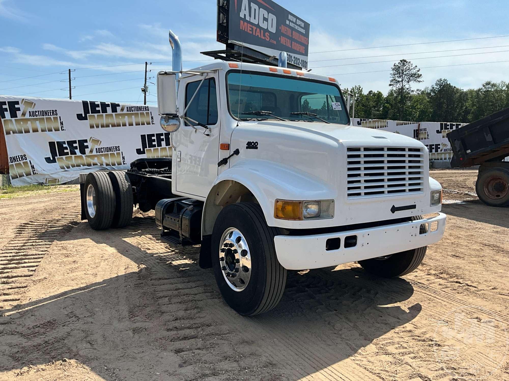 2001 INTERNATIONAL 4900 SINGLE AXLE DAY CAB TRUCK TRACTOR 1HTSDAAN51H354843