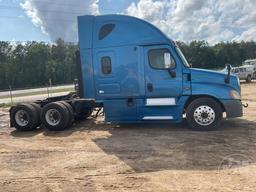 2013 FREIGHTLINER CASCADIA TANDEM AXLE TRUCK TRACTOR VIN: 1FUJGLDR3DSBS2349