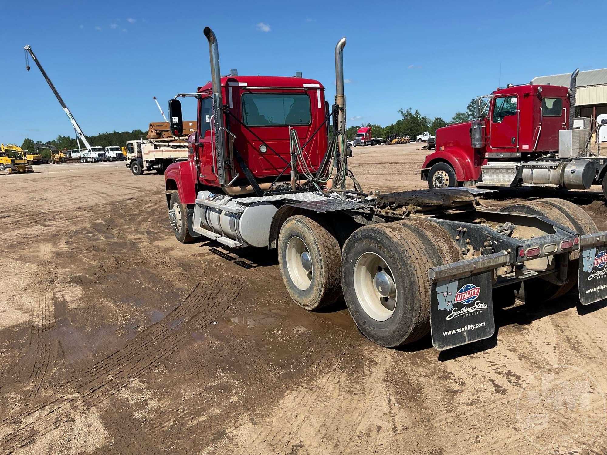 2019 MACK PINNACLE PI64T TANDEM AXLE DAY CAB TRUCK TRACTOR VIN: 1M1PN4GY3KM001951