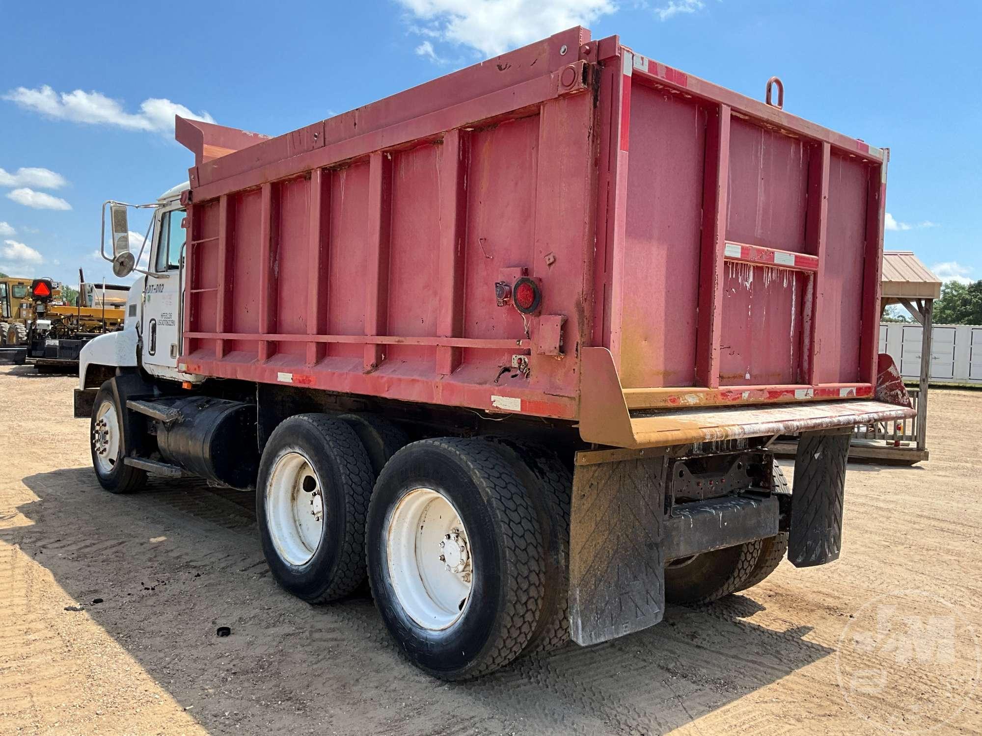 1990 MACK CH600GK TANDEM AXLE DUMP TRUCK VIN: 1M3AA15K6LW001020