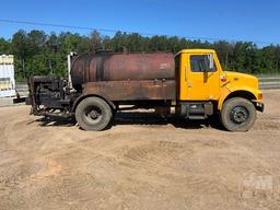 1999 INTERNATIONAL 4900 VIN: 1HTSDAAN6XH618161 S/A ASPHALT DISTRIBUTOR TRUCK