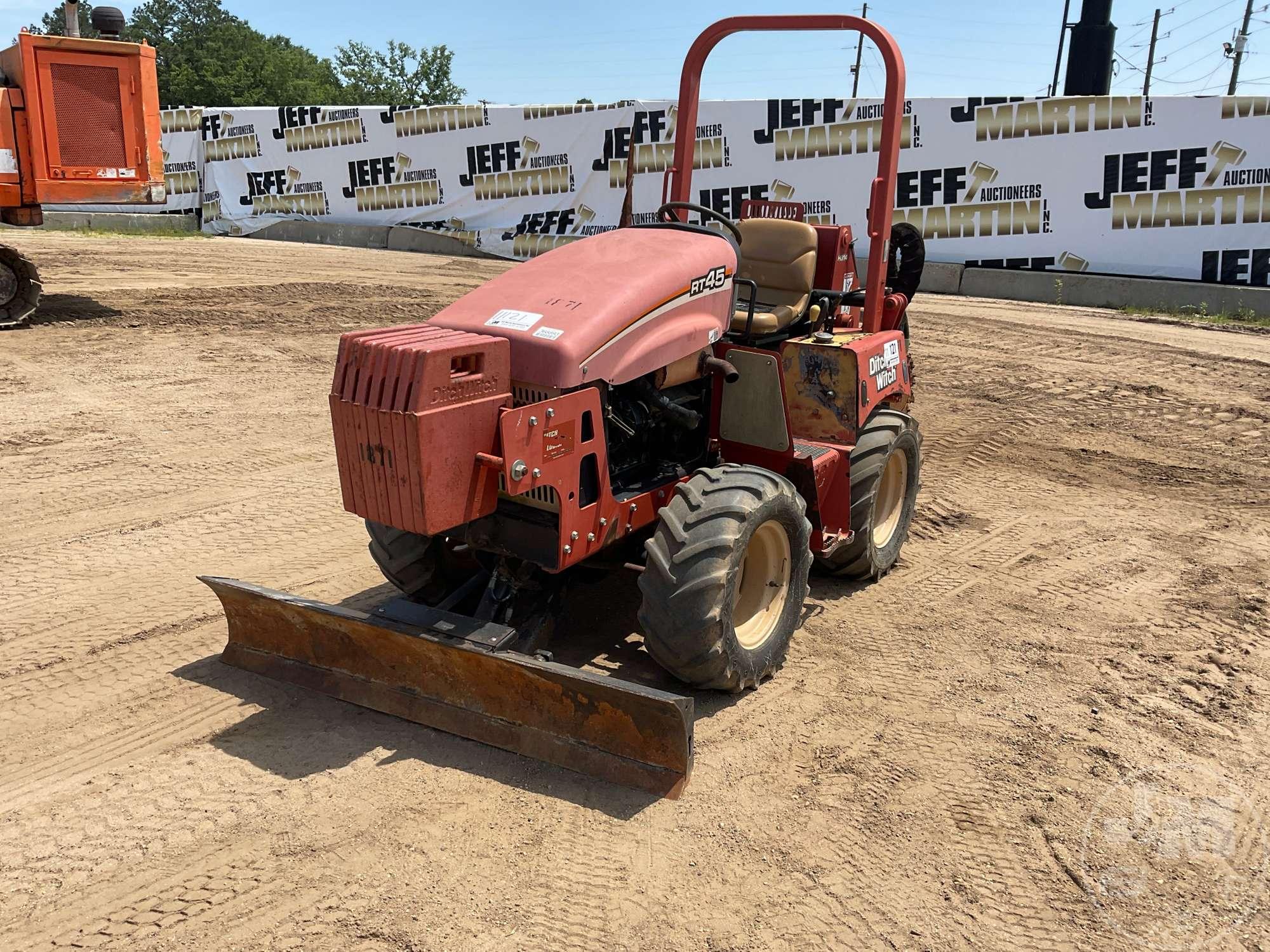 DITCH WITCH RT45 TRENCHER SN: CMWRT45XTD0001871