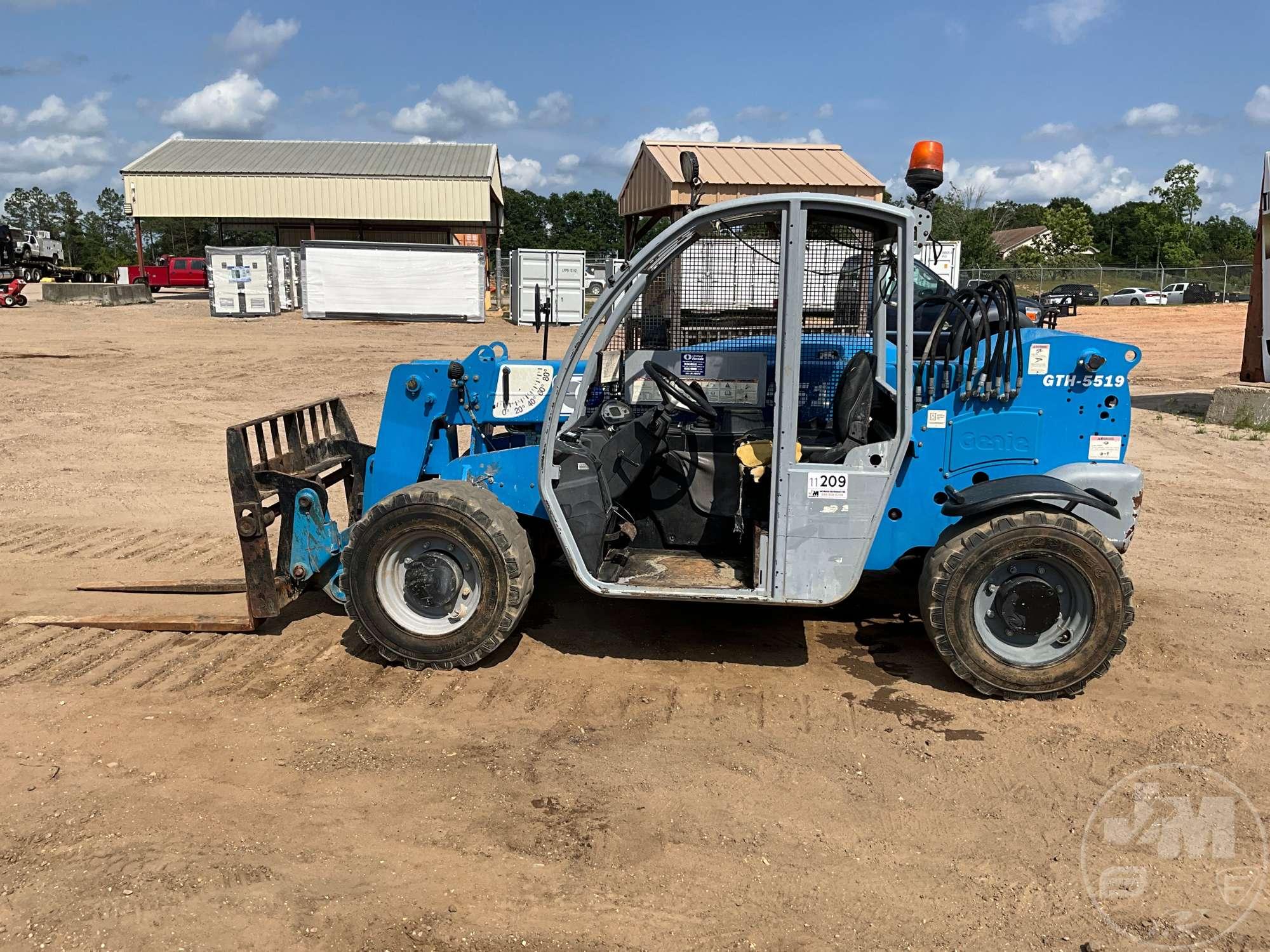 GENIE 5519 TELESCOPIC FORKLIFT SN: 1660