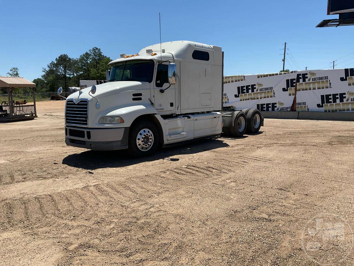 2016 MACK CXU TANDEM AXLE TRUCK TRACTOR VIN: 1M1AW21Y4GM053242