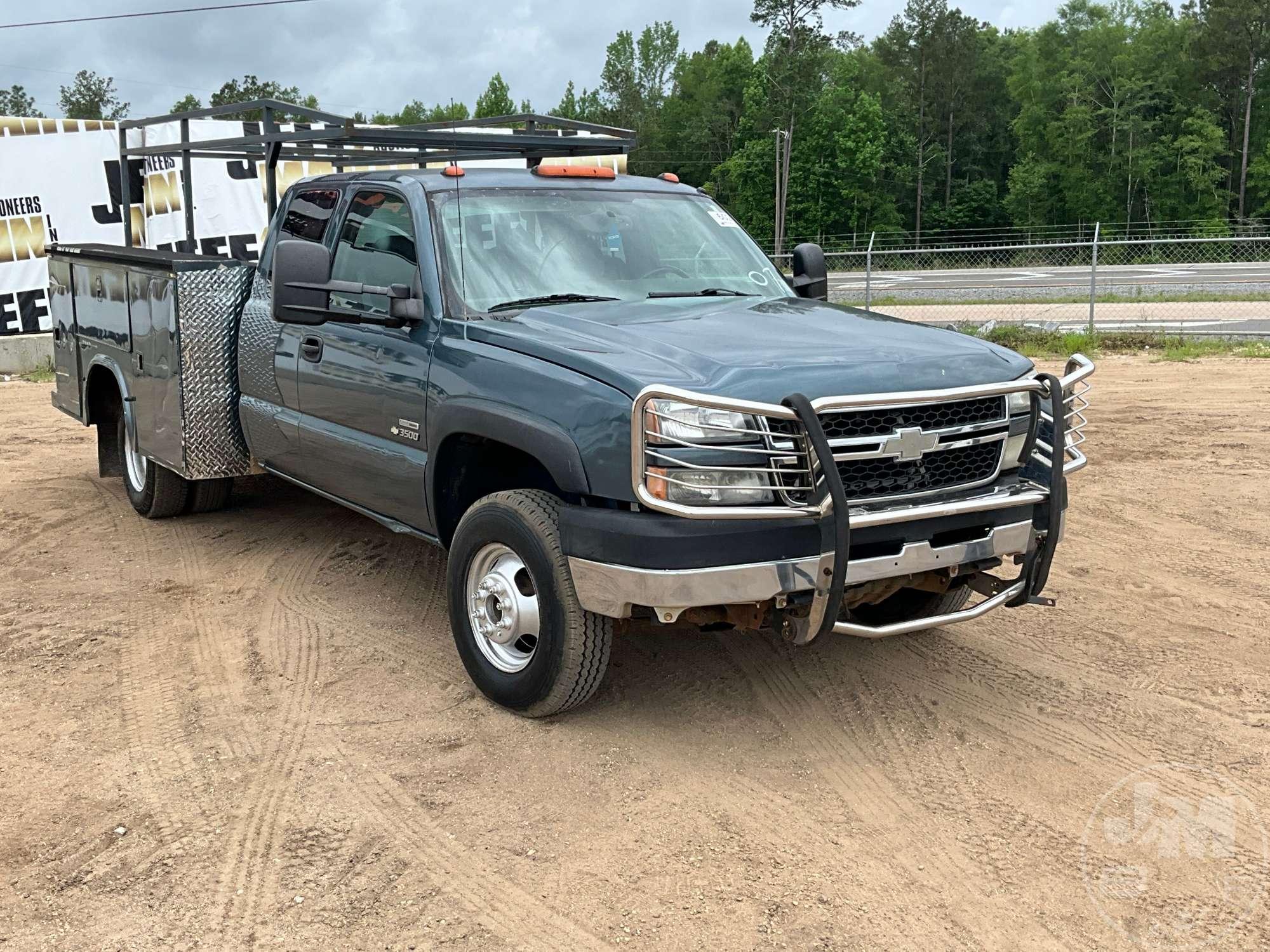 2007 CHEVROLET 3500 SILVERADO S/A UTILITY TRUCK VIN: 1GBJC39D57E125998