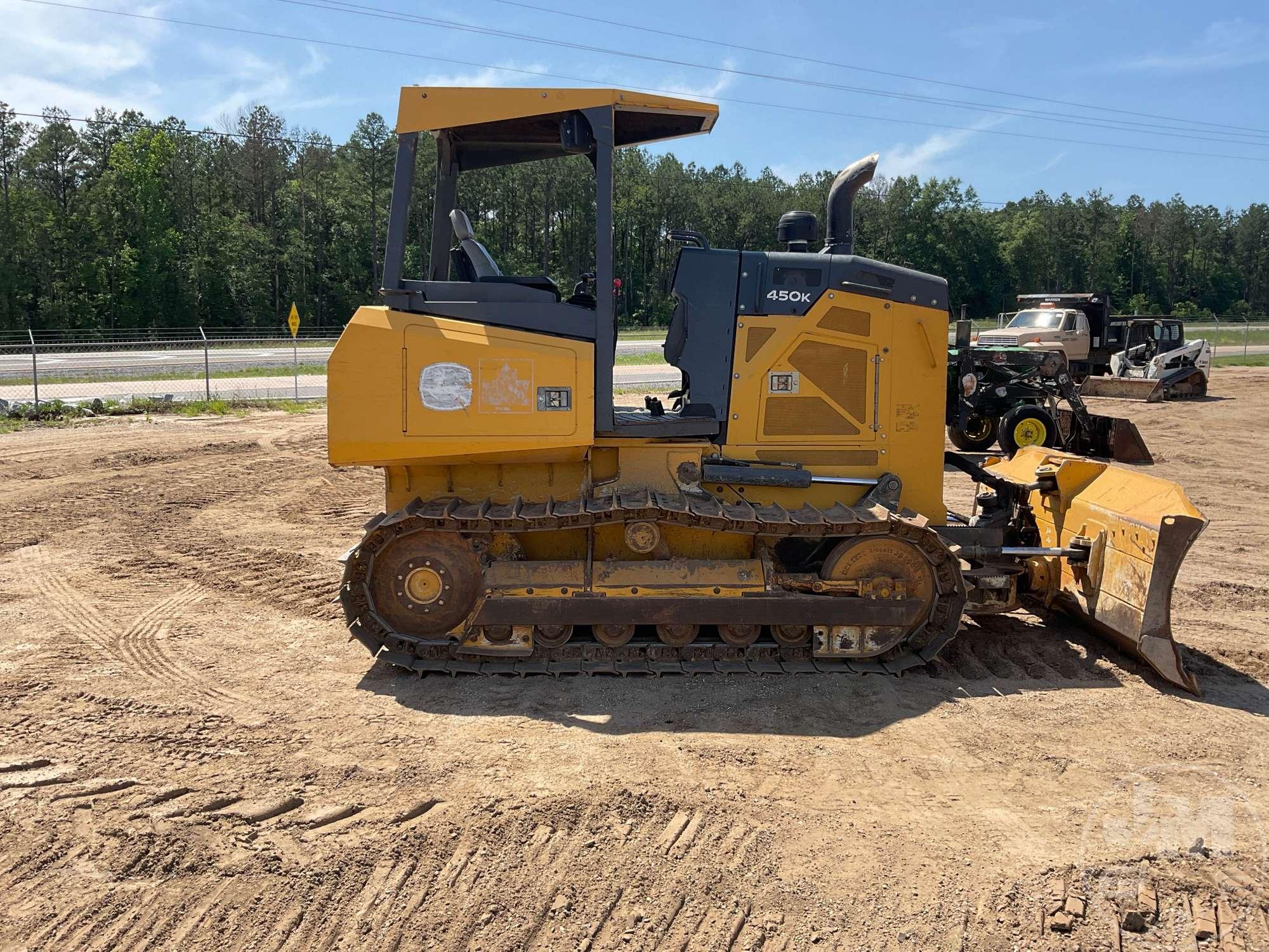 2017 JOHN DEERE 450K CRAWLER TRACTOR SN: 1T0450KXVHF312277