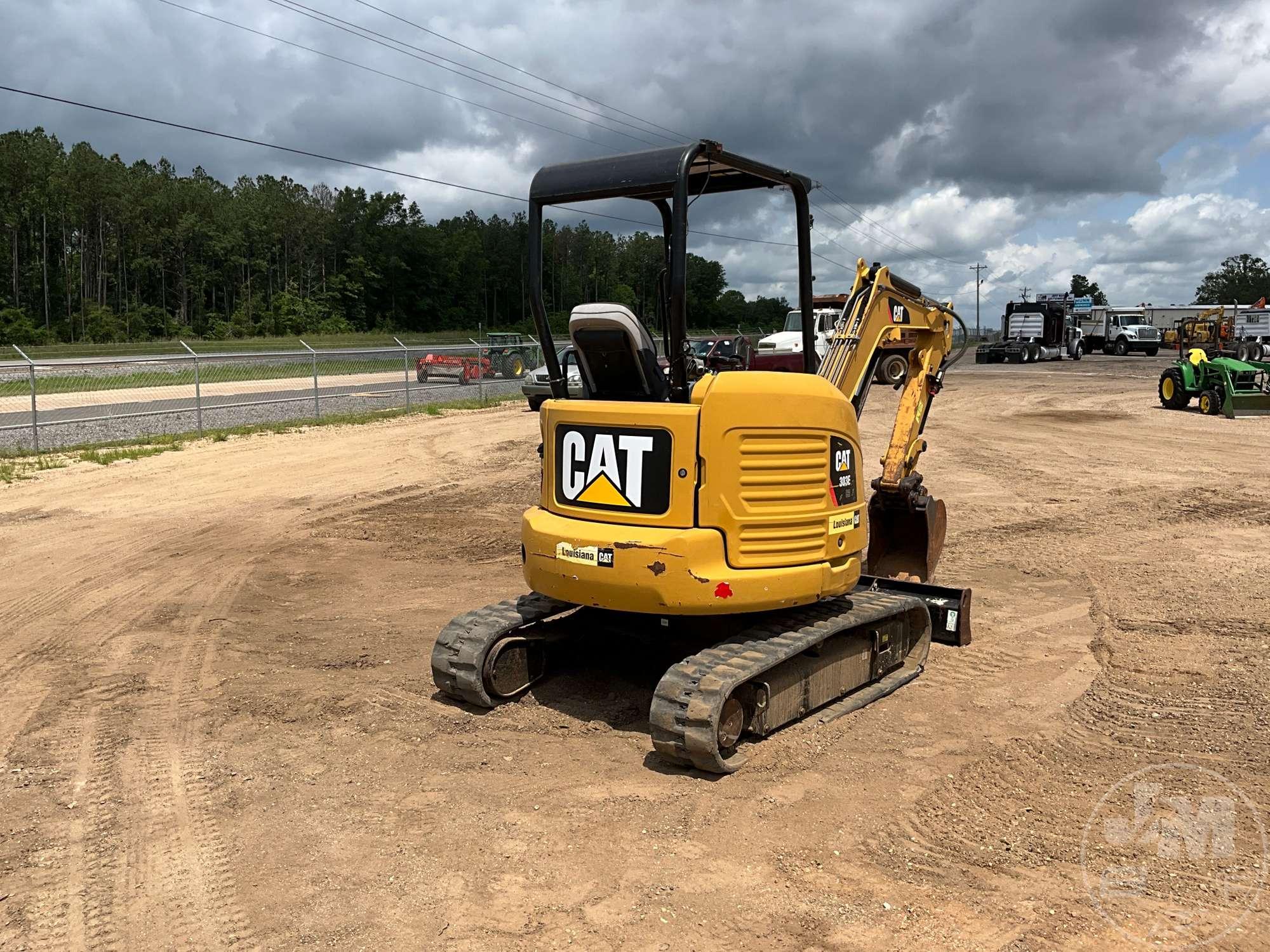 2015 CATERPILLAR 303ECR MINI EXCAVATOR SN: HHM00380