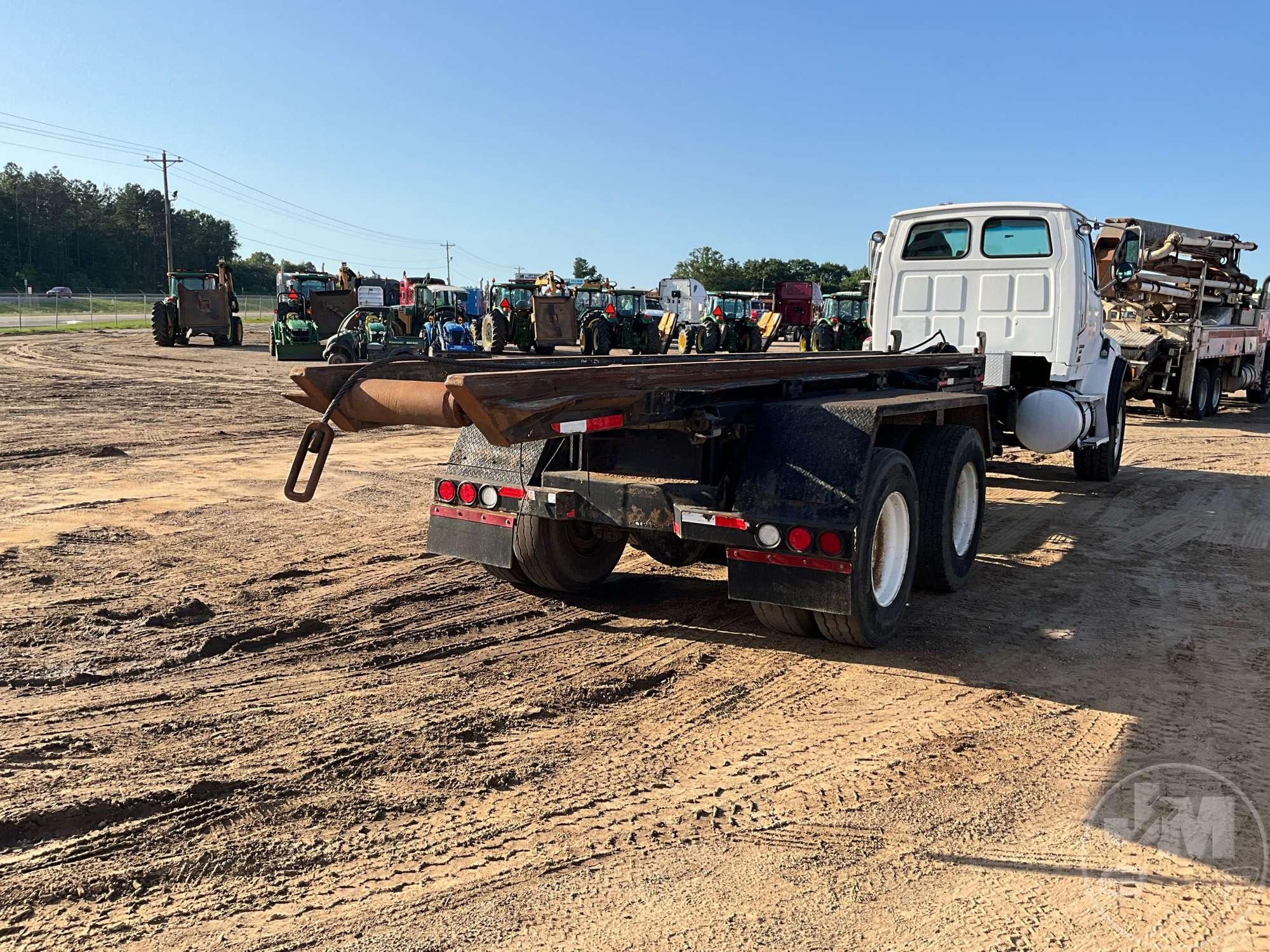 2006 STERLING TRUCK L9500 SERIES T/A ROLL OFF TRUCK VIN: 2FZHAZCV76AV04928