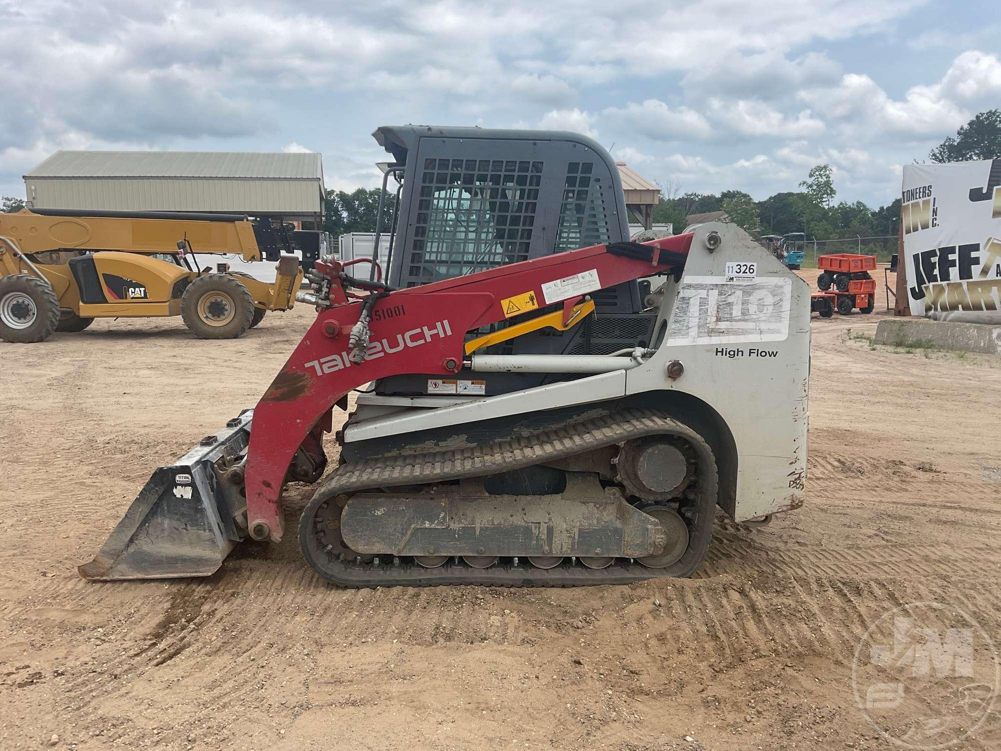 2016 TAKEUCHI MODEL TL10 MULTI TERRAIN LOADER SN: 201001652