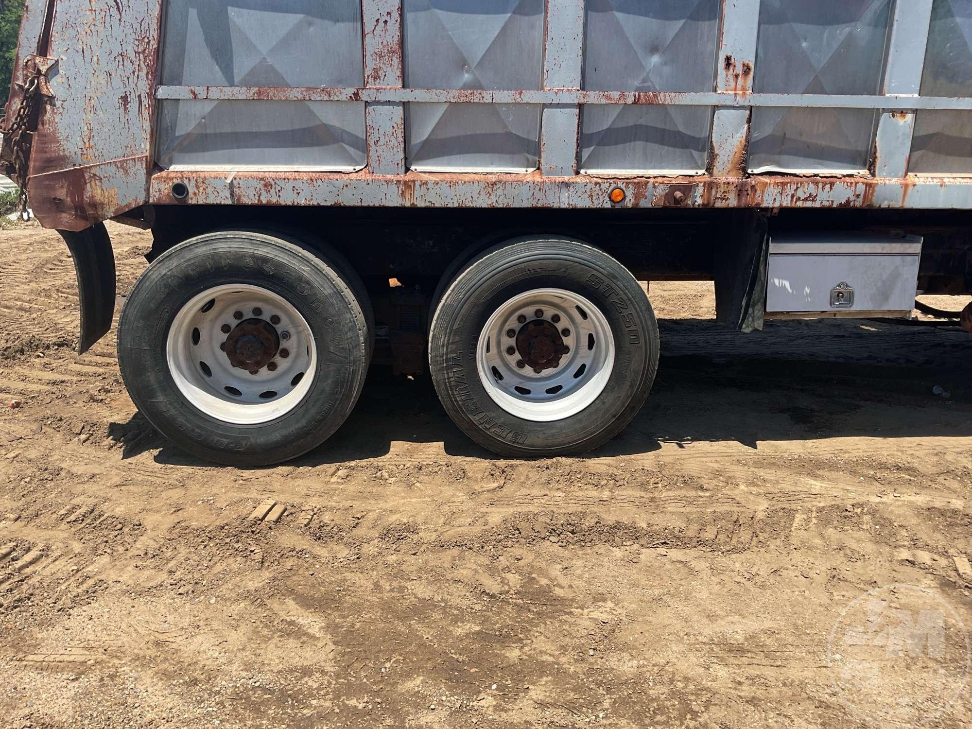 1993 PETERBILT 357 TANDEM AXLE DUMP TRUCK VIN: 1XPALA9X2PN332387