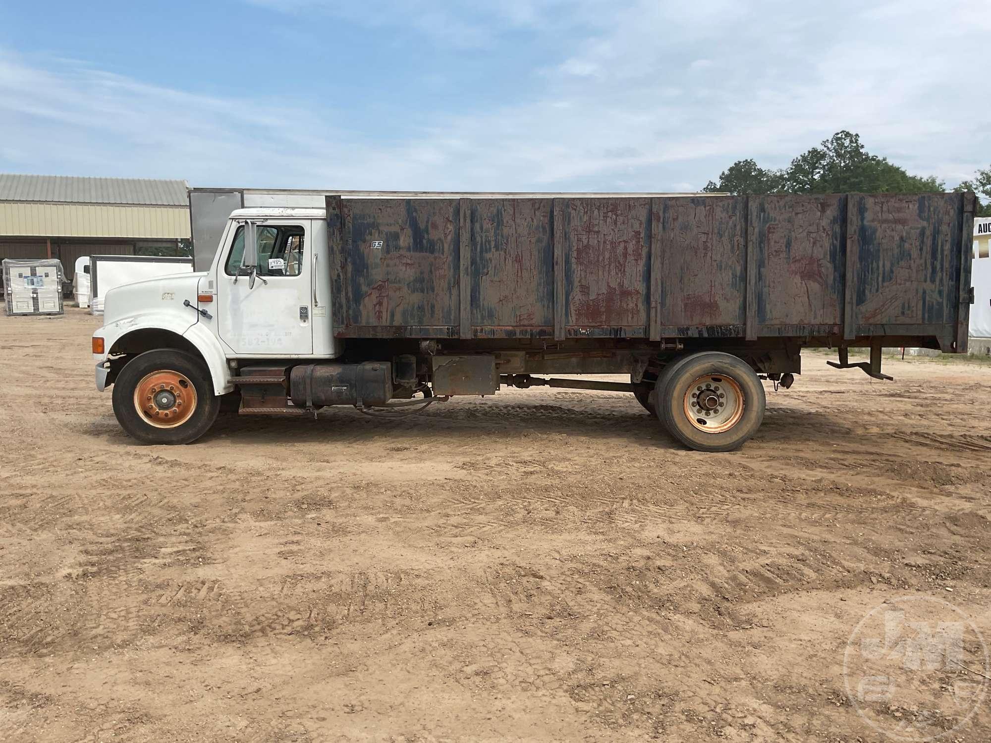 1995 INTERNATIONAL 4900 4X2 SINGLE AXLE DUMP TRUCK VIN: 1HTSDAANXSH261608