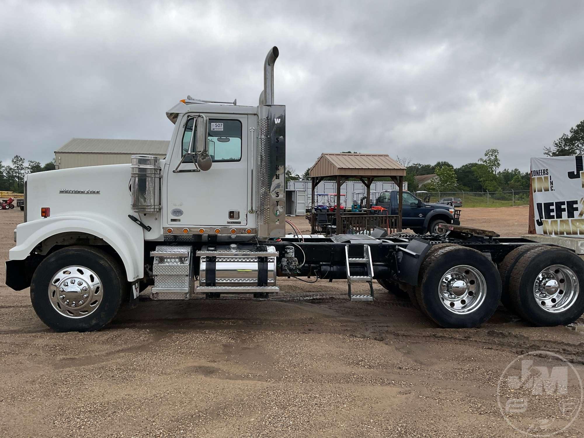 2013 WESTERN STAR 4900 TANDEM AXLE DAY CAB TRUCK TRACTOR VIN: 5KJJAEDV0DPBX3248