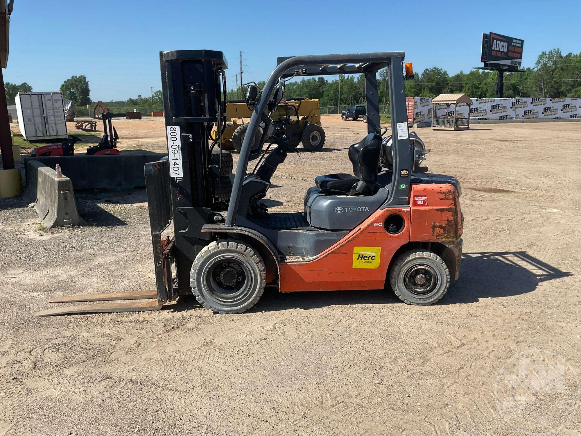 2016 TOYOTA 8FGU25 PNEUMATIC TIRE FORKLIFT SN: 72909