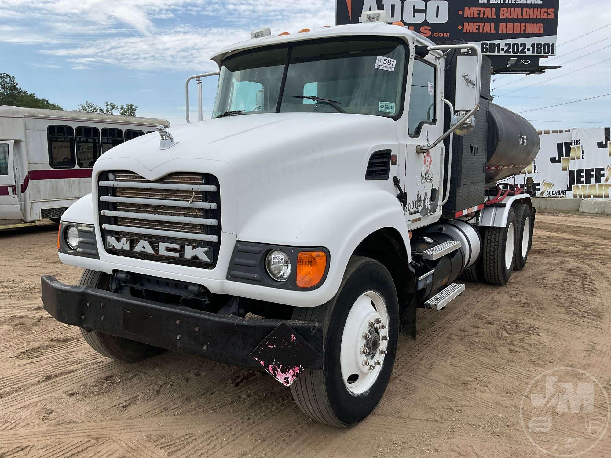 2003 MACK CV VIN: 1M2AG11Y53M005990 T/A FUEL & LUBE TRUCK