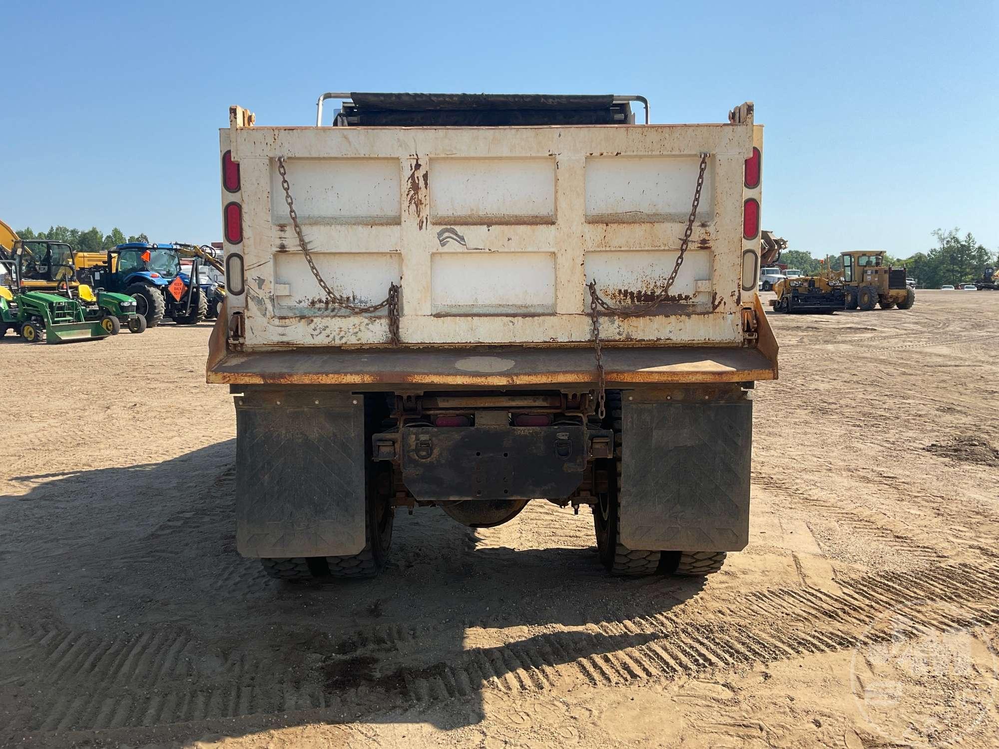 2011 INTERNATIONAL SA625 SINGLE AXLE DUMP TRUCK VIN: 1HTWCAAR8BJ364641