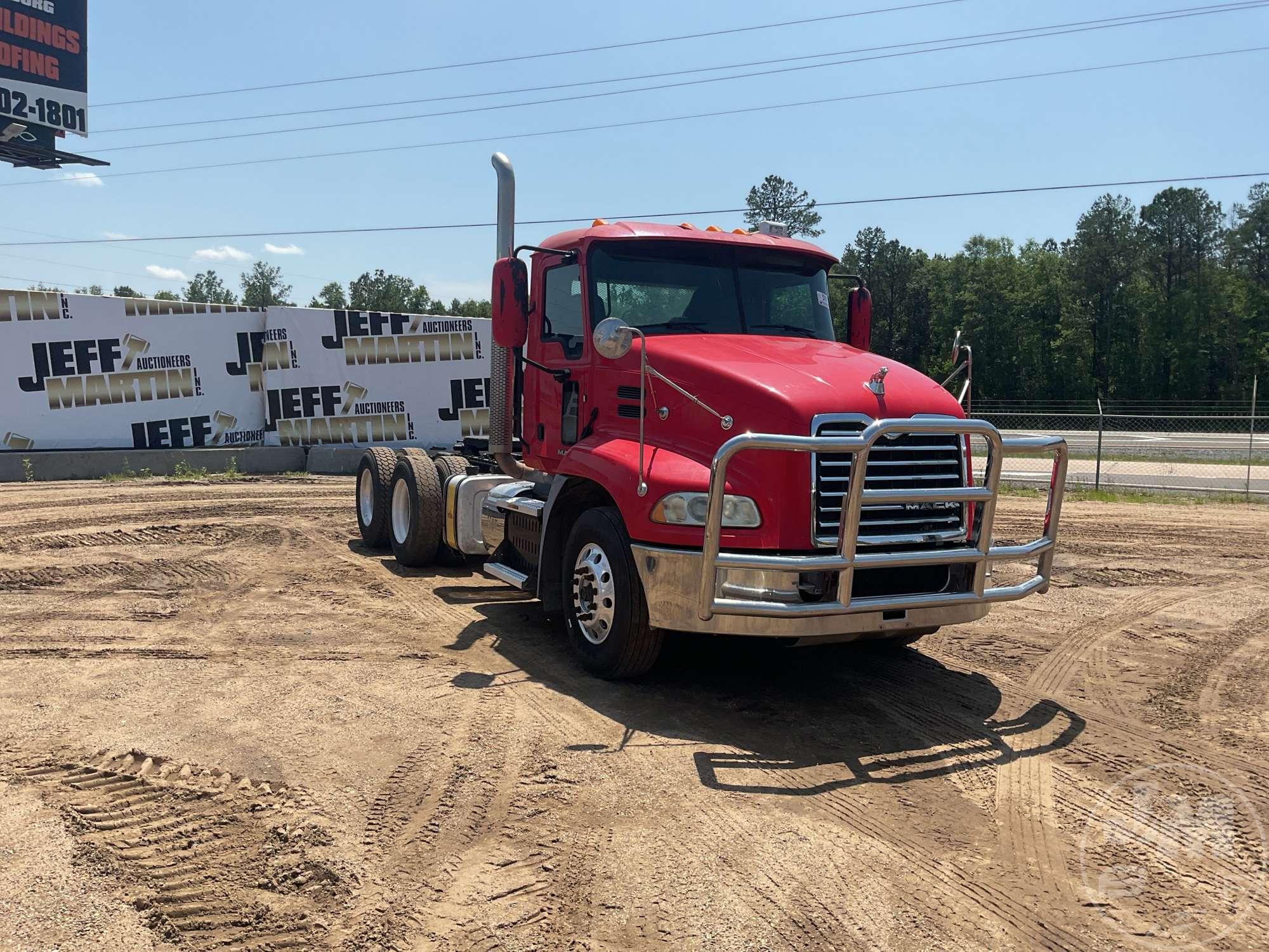 2016 MACK CXU 613 TANDEM AXLE DAY CAB TRUCK TRACTOR VIN: 1M1AW02Y7GM052850