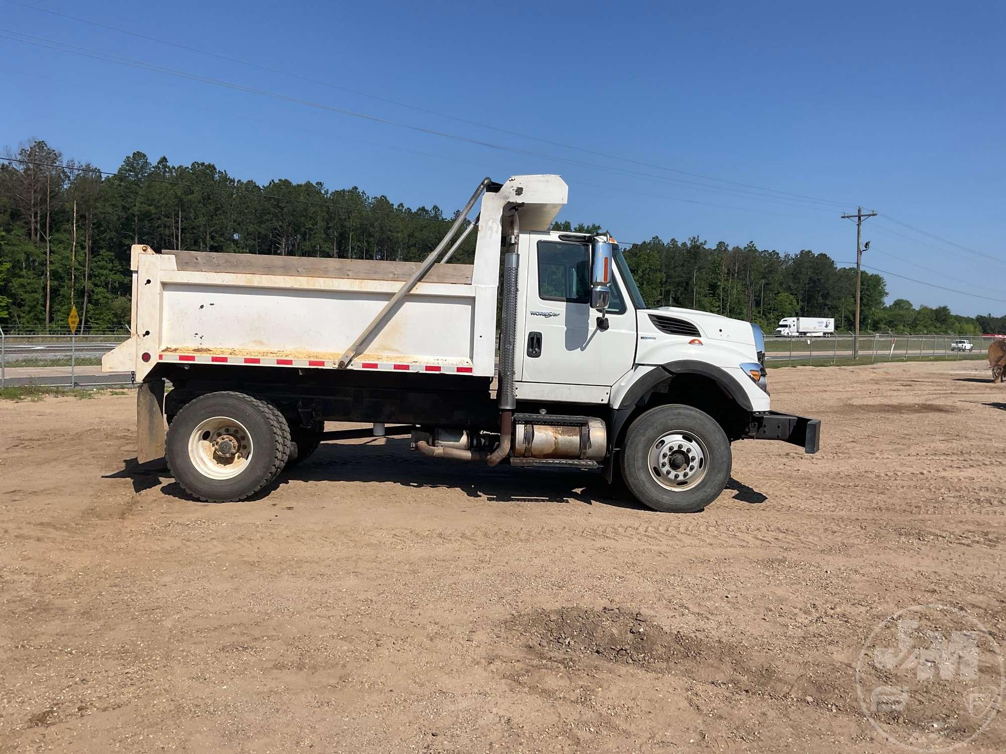 2011 INTERNATIONAL SA625 SINGLE AXLE DUMP TRUCK VIN: 1HTWCAAR8BJ364641