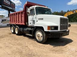 1990 MACK CH600GK TANDEM AXLE DUMP TRUCK VIN: 1M3AA15K6LW001020