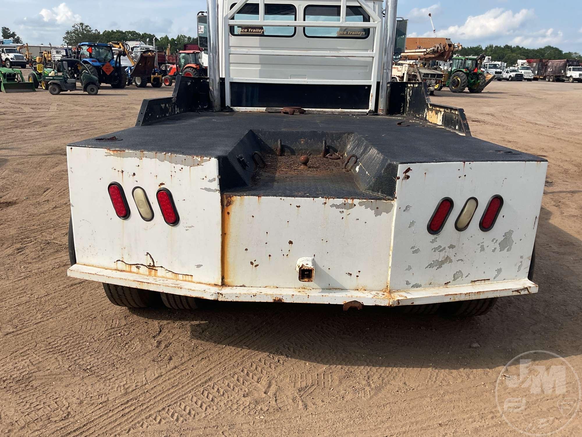 2000 FREIGHTLINER SINGLE AXLE FLATBED TRUCK VIN: 1FV3GJAC5YHF04393