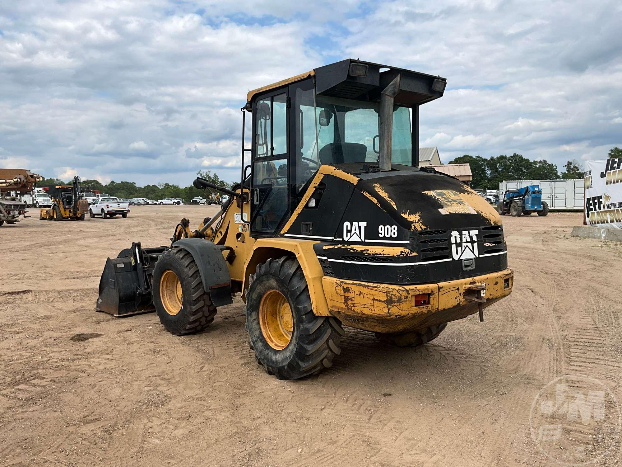 2004 CATERPILLAR 908 WHEEL LOADER SN: 00908P8BS01650