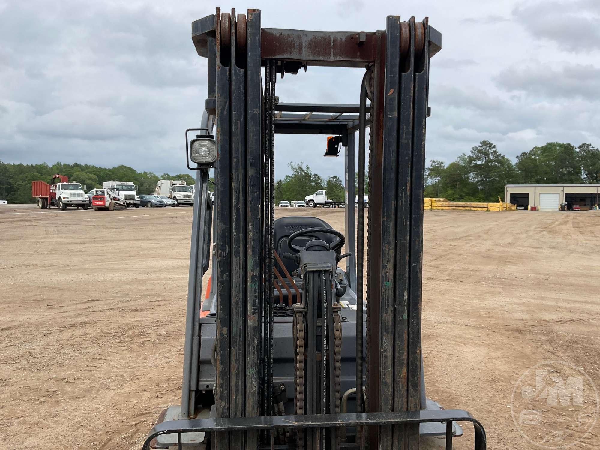 2015 TOYOTA 8FGU30 PNEUMATIC TIRE FORKLIFT SN: 60602