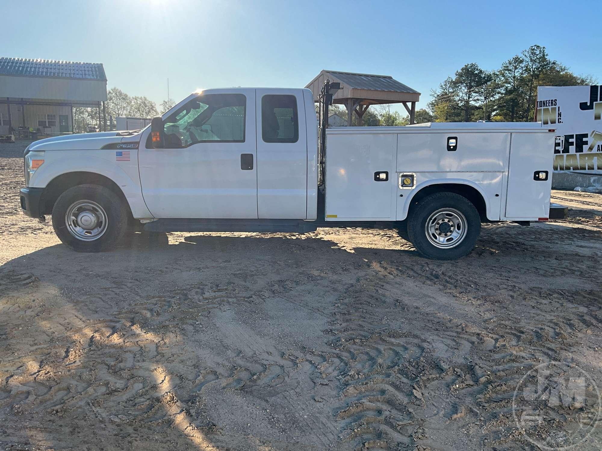 2015 FORD F-350 UTILITY TRUCK VIN: 1FD8X3A62FEC83771