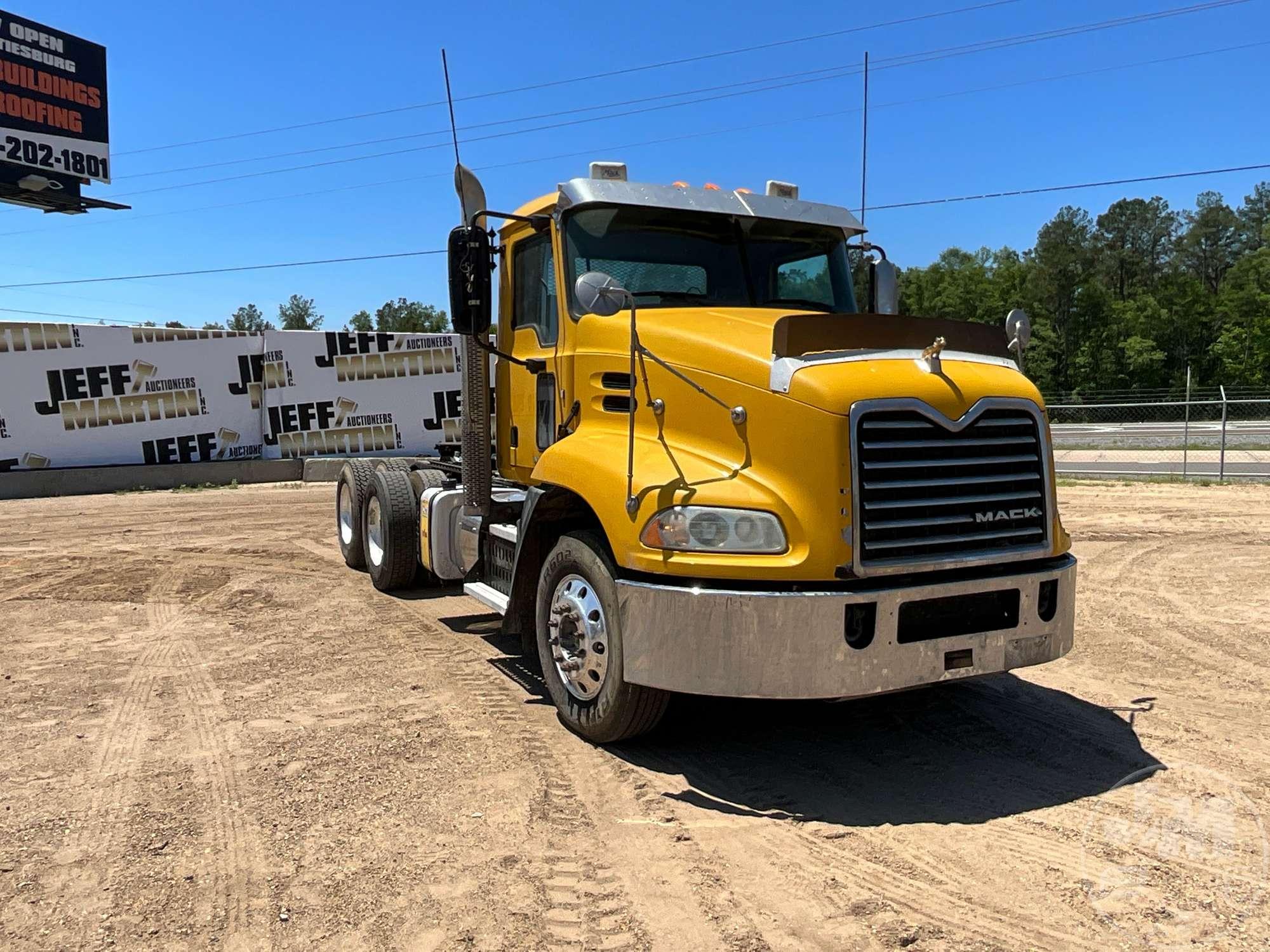 2017 MACK CXU613 TANDEM AXLE DAY CAB TRUCK TRACTOR VIN: 1M1AW02Y6HM082018