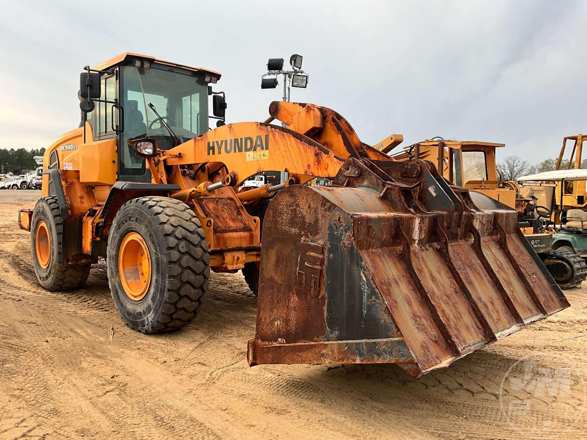 HYUNDAI HL940XT WHEEL LOADER SN: HHKHW400TK0000889