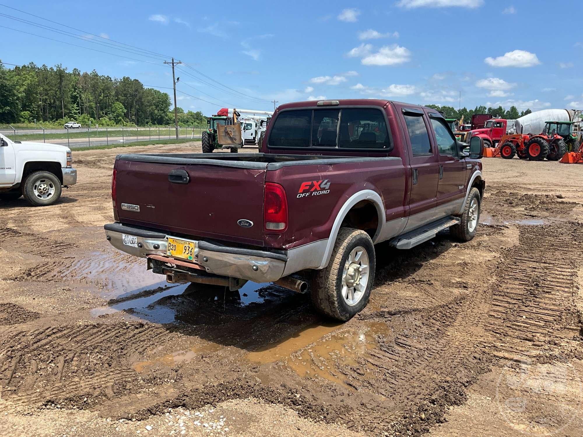 2007 FORD F-350 LARIAT SUPER DUTY CREW CAB 4X4 PICKUP VIN: 1FTWW31PX7EB09617